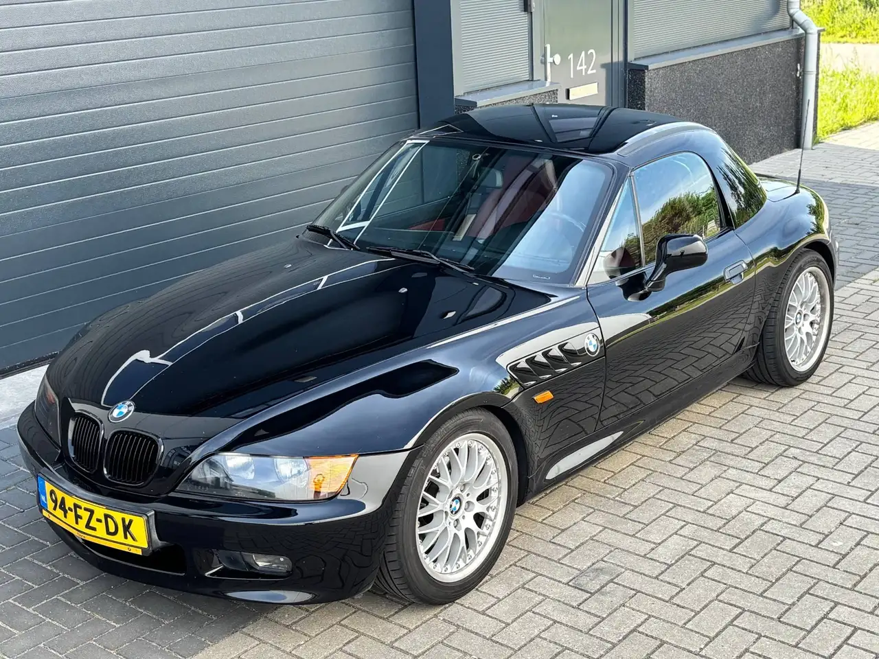 BMW Z3 1.9 Schwarz II, zwart-rood Hardtop, style 42 velgen. Ceramische coating., foto 3