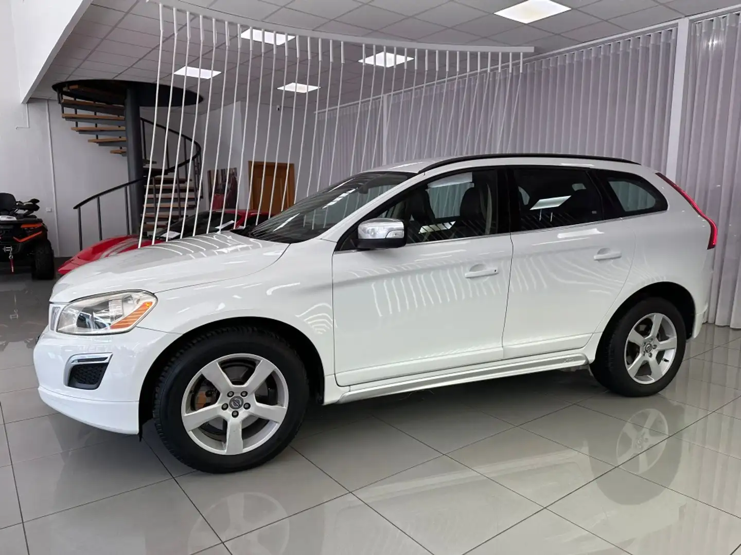 Volvo XC60 D3 R-Design Aut. Blanc - 2