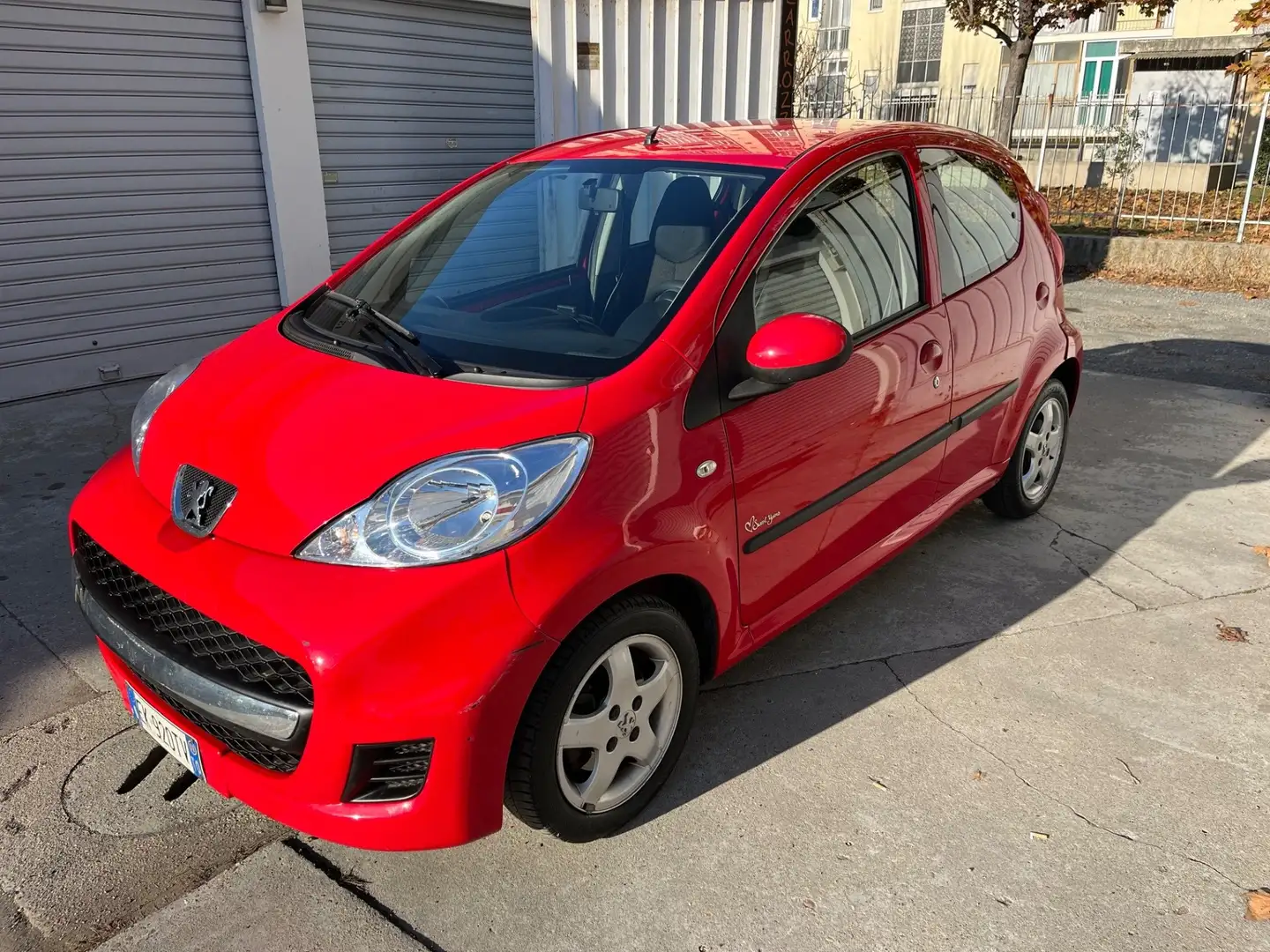 Peugeot 107 107 1.0 68CV 5p. Allure (sweet years) Rosso - 1