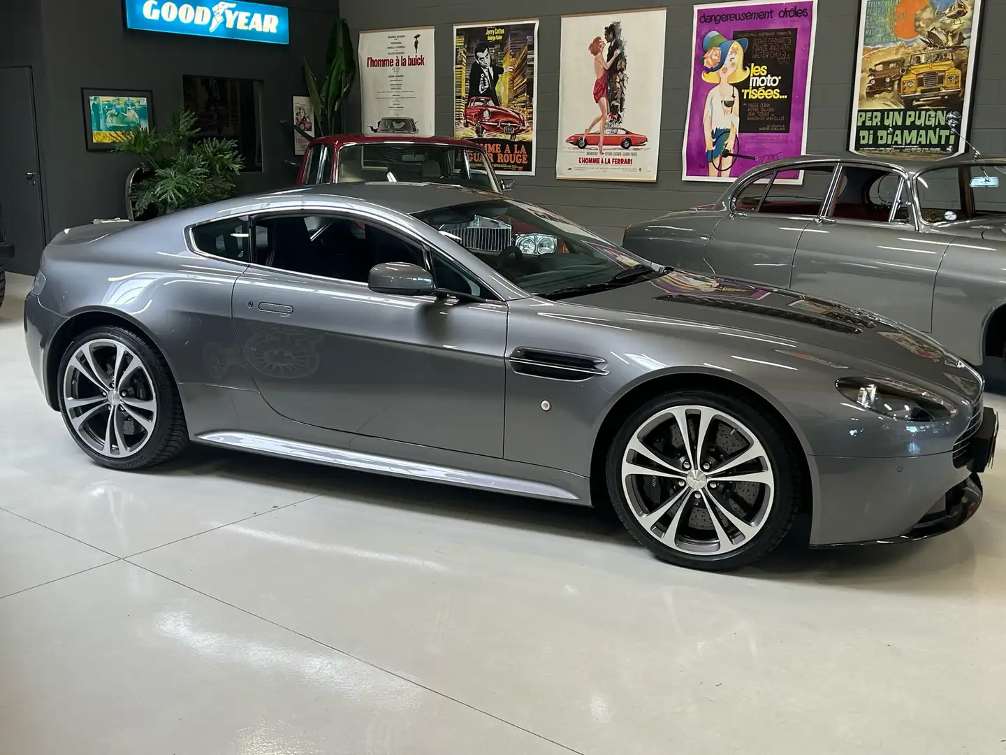 Aston Martin Vantage Coupe 6.0 V12 MANUALE / manual Gris - 2