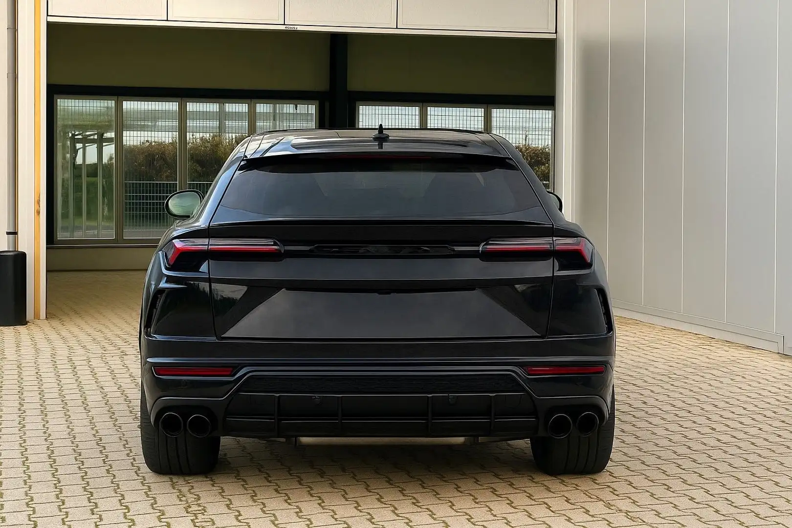Lamborghini Urus SE*Pano*Bang&Olufsen*Dark Paket*23" Wheels* Schwarz - 2