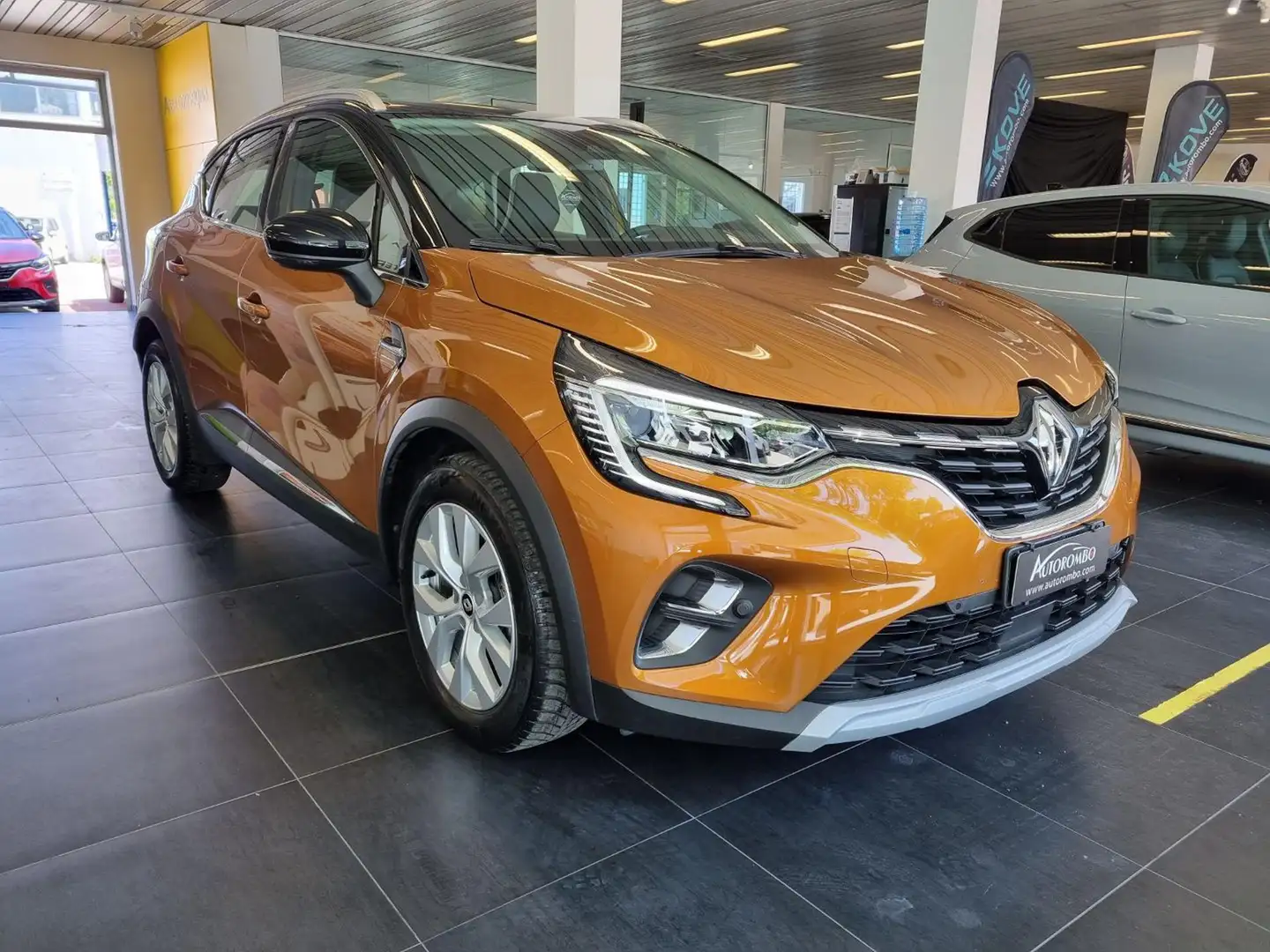 Renault Captur TCe 100 CV GPL FAP Intens Oranje - 1