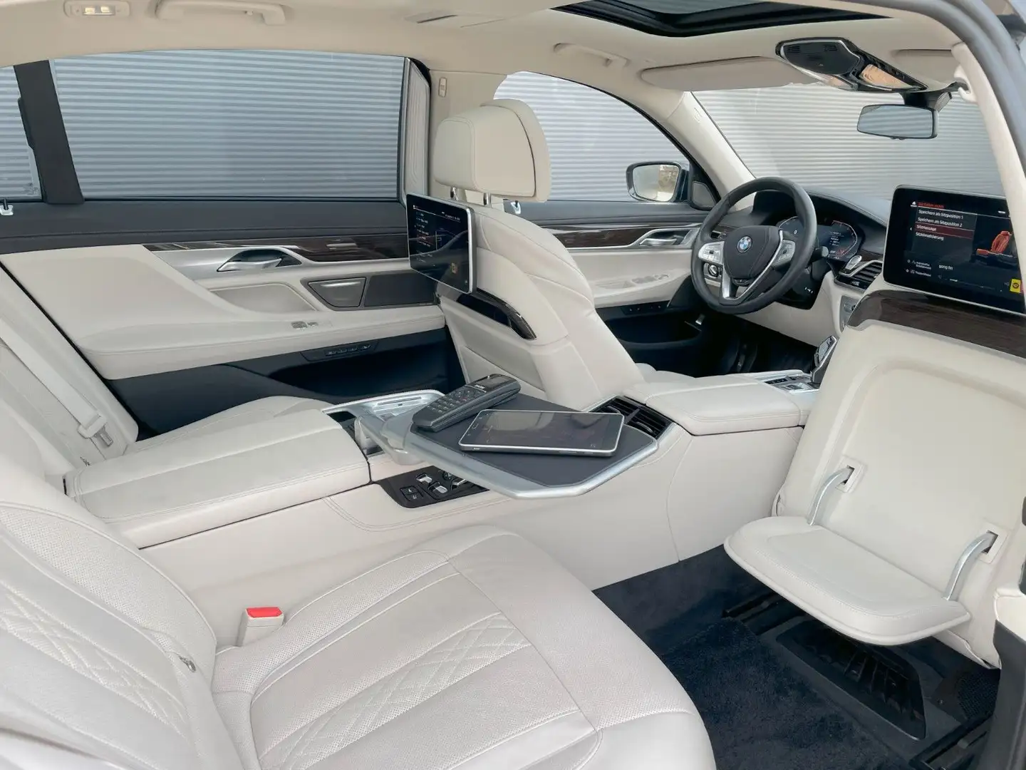 BMW 750 Li xDrive*Lounge*Kühlbox*Integral*Glasdach* Fekete - 1