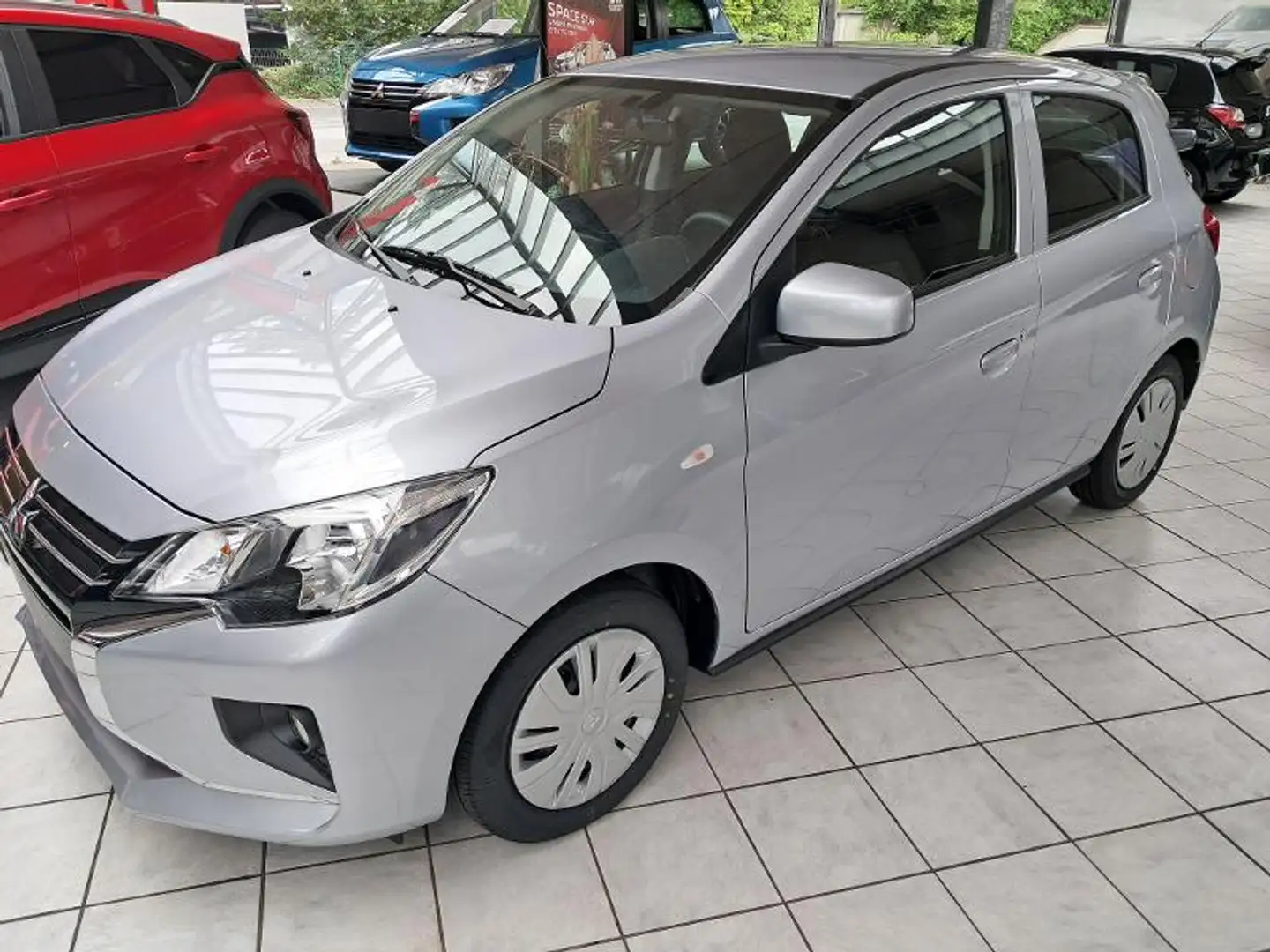 Mitsubishi Space Star PLUS 1.2 MIVEC ClearTec 5-Gang Silber - 1