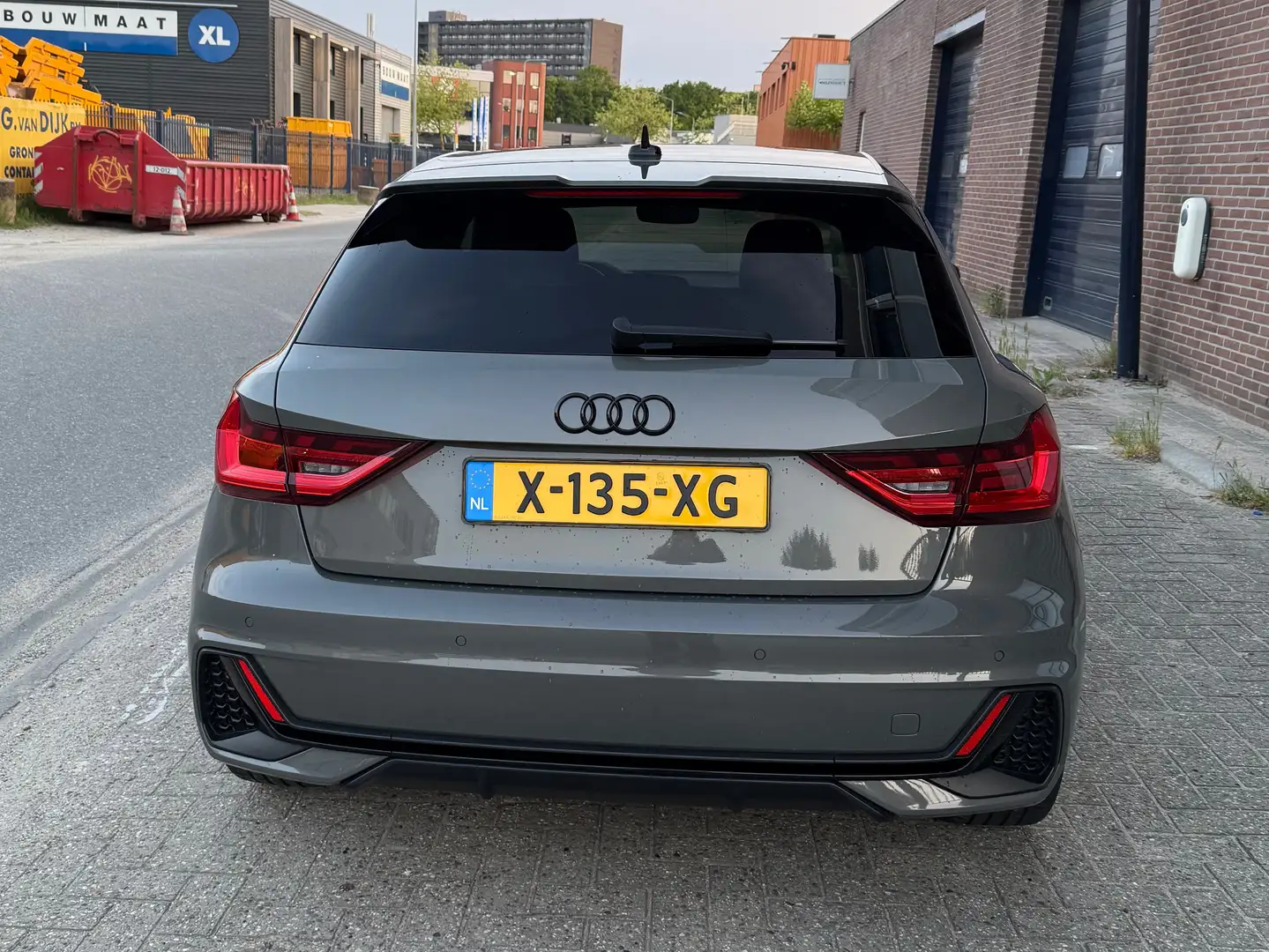 Audi A1 A1 30 TFSI S edition Grijs - 2