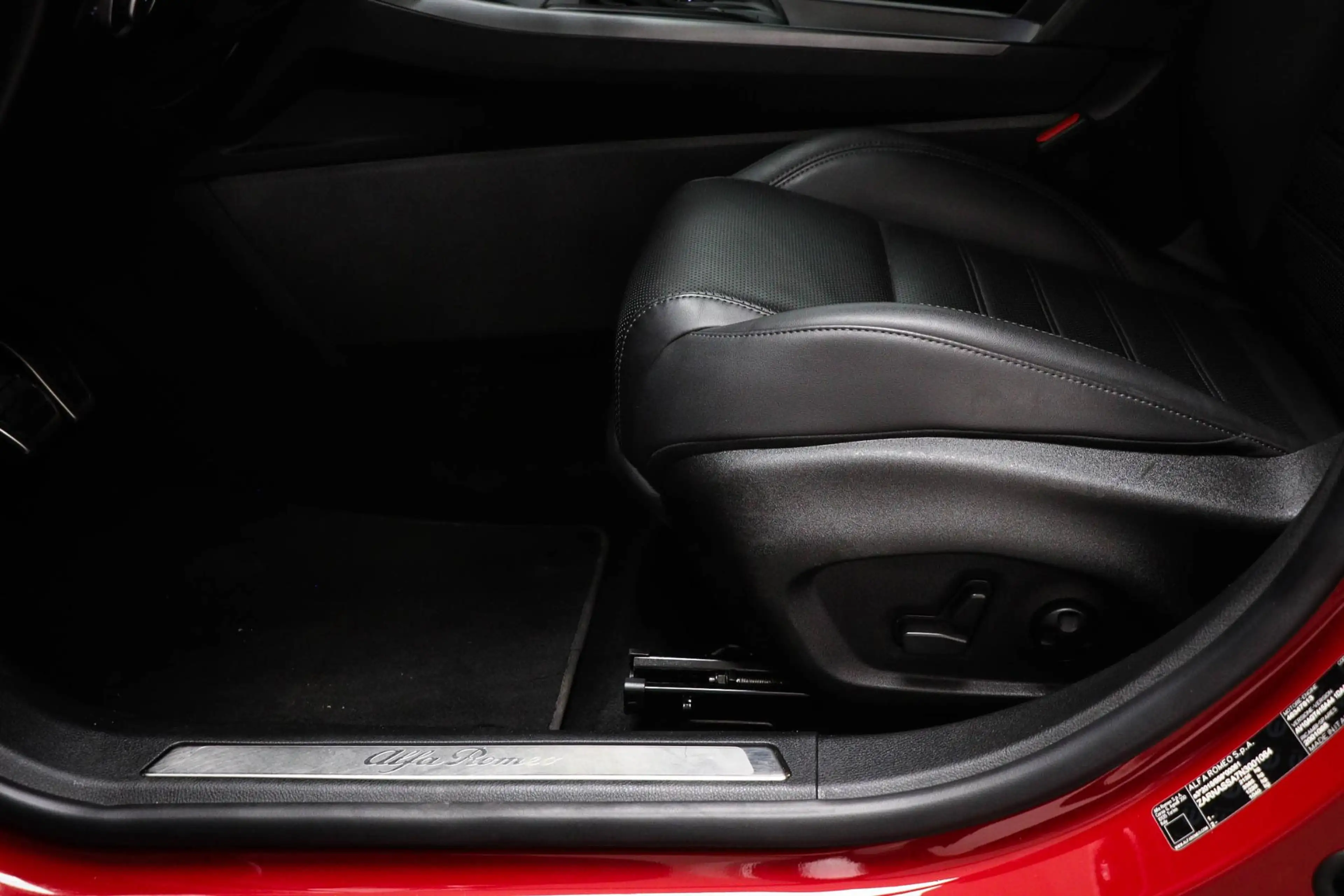 Alfa Romeo Tonale 1.5T Hybrid Edizione Speciale | LEDER / WINTER- PA — photo 31