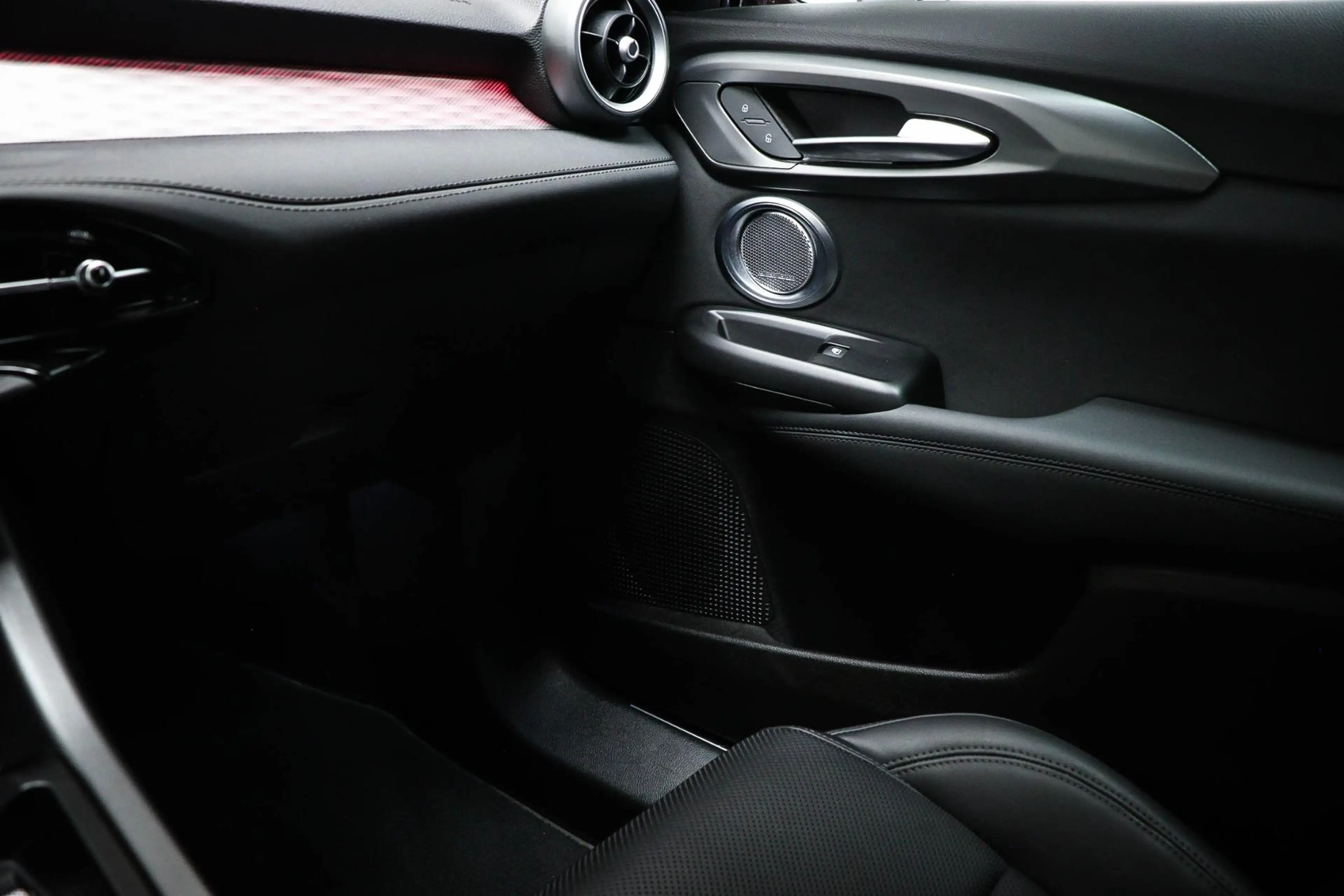 Alfa Romeo Tonale 1.5T Hybrid Edizione Speciale | LEDER / WINTER- PA — photo 38