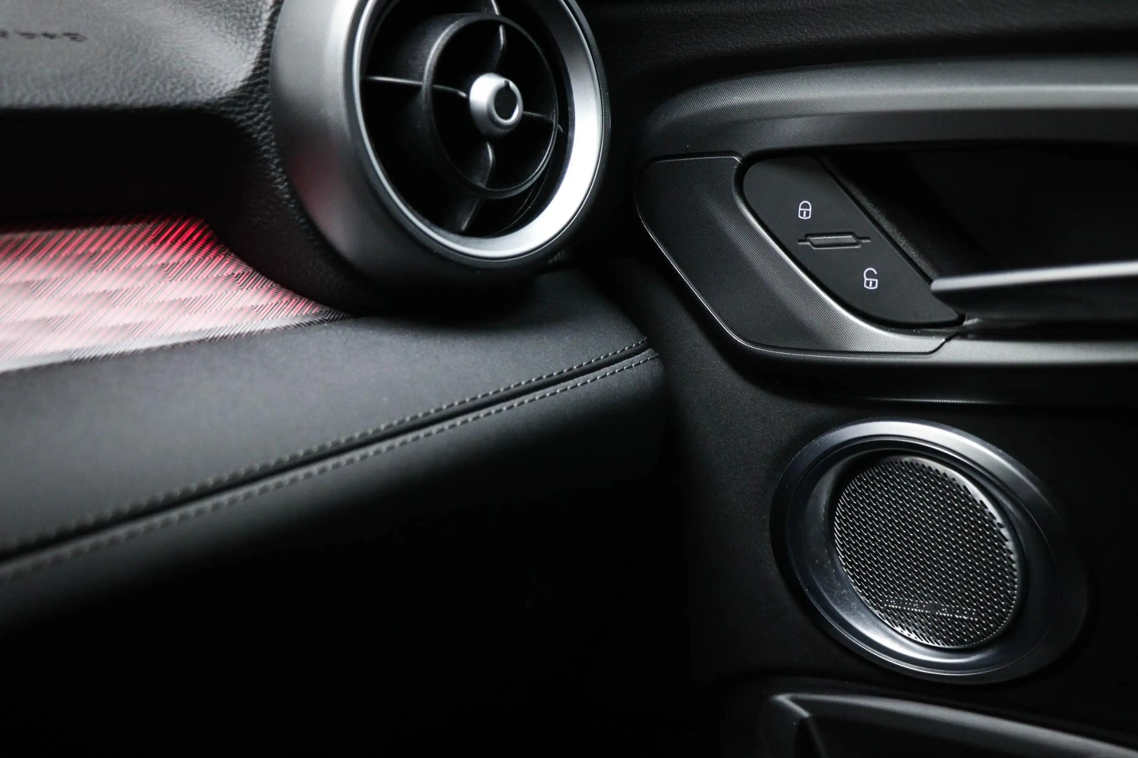 Alfa Romeo Tonale 1.5T Hybrid Edizione Speciale | LEDER / WINTER- PA — photo 39