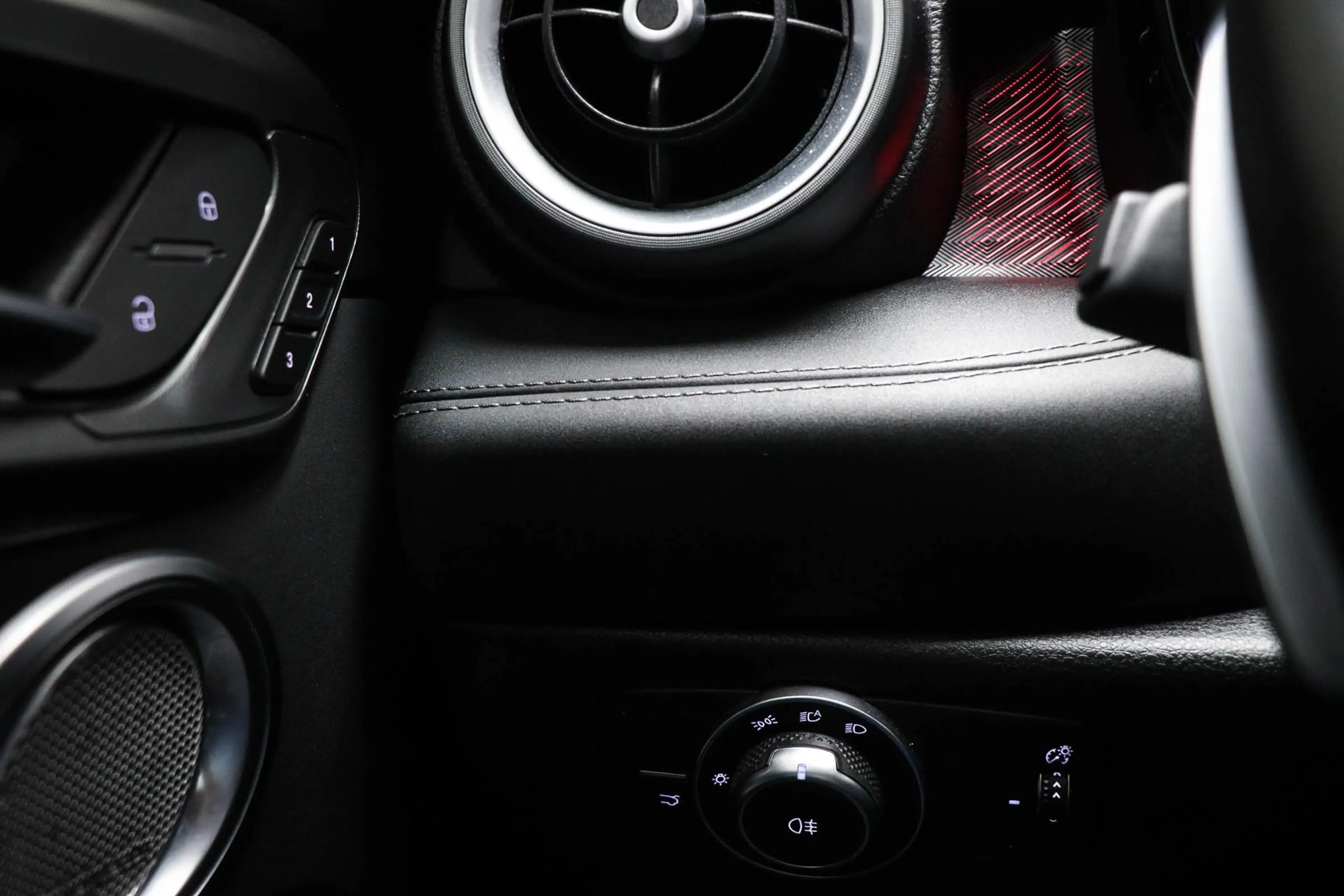 Alfa Romeo Tonale 1.5T Hybrid Edizione Speciale | LEDER / WINTER- PA — photo 33