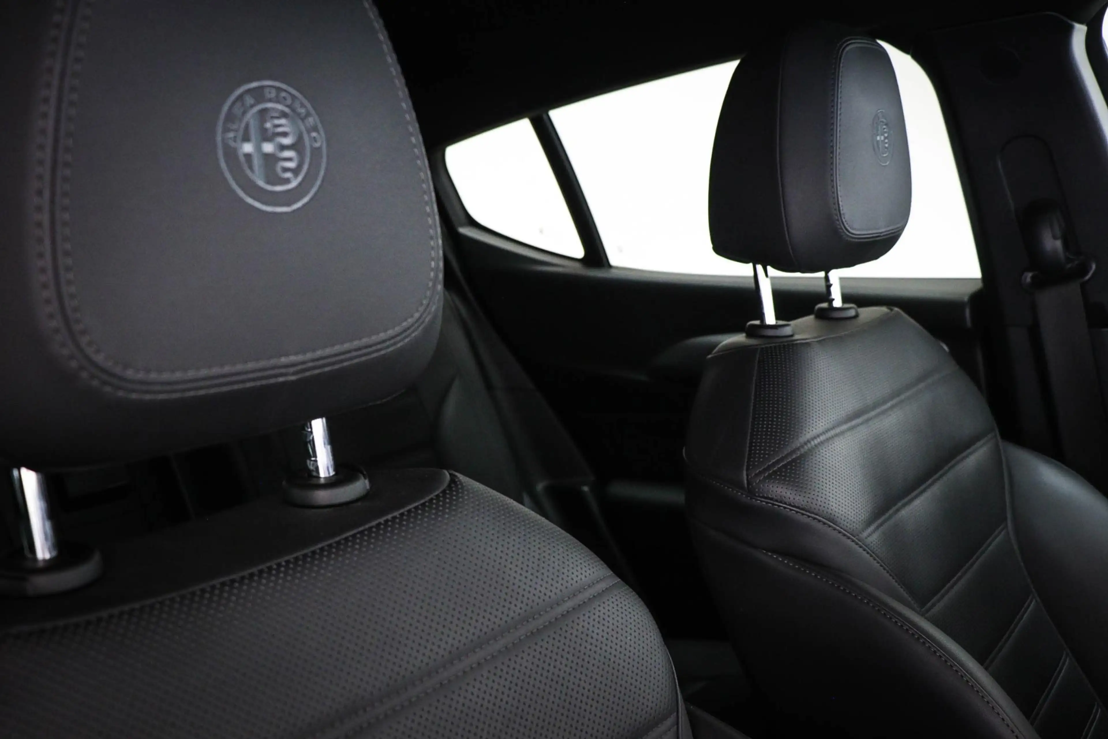 Alfa Romeo Tonale 1.5T Hybrid Edizione Speciale | LEDER / WINTER- PA — photo 6