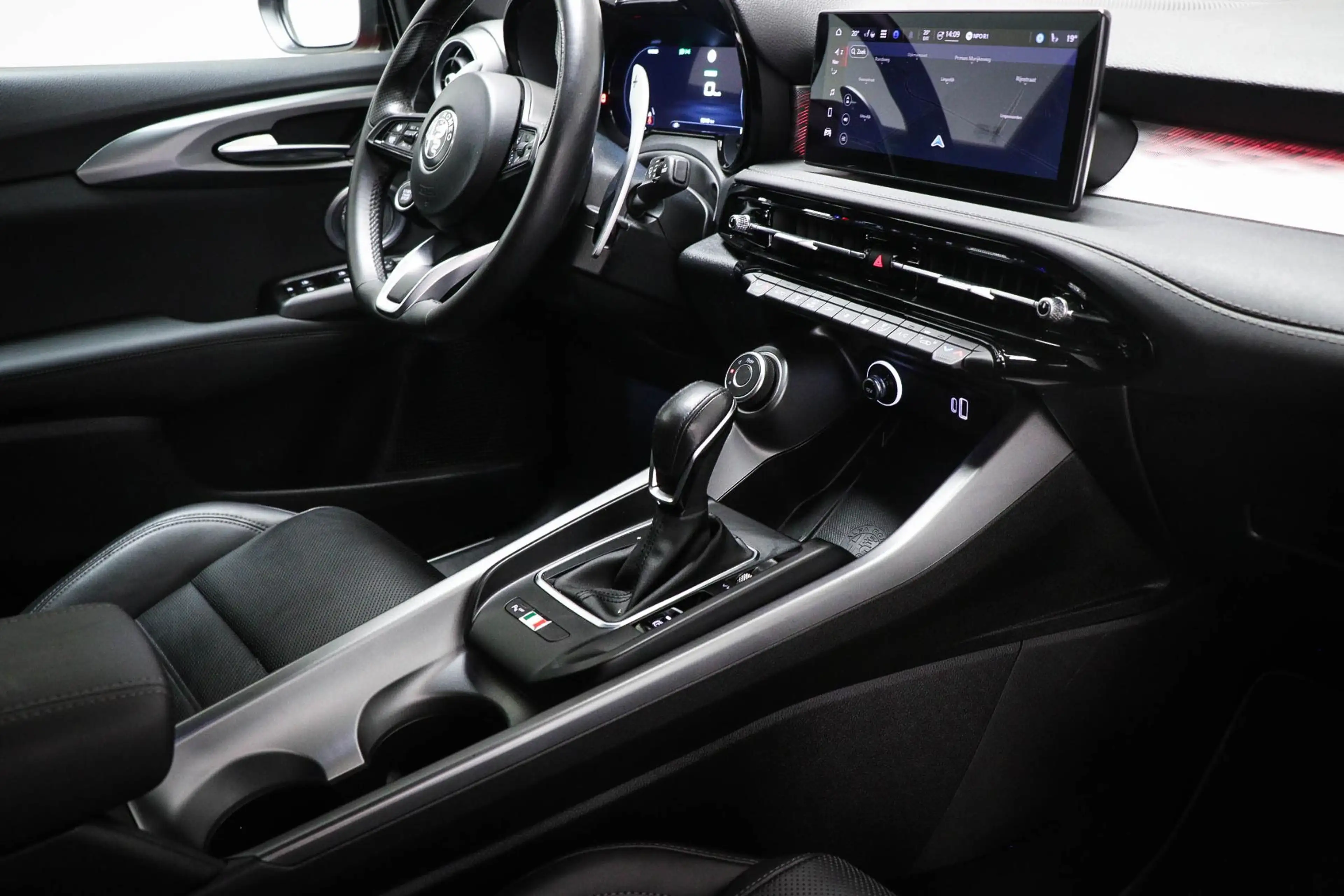 Alfa Romeo Tonale 1.5T Hybrid Edizione Speciale | LEDER / WINTER- PA — photo 3