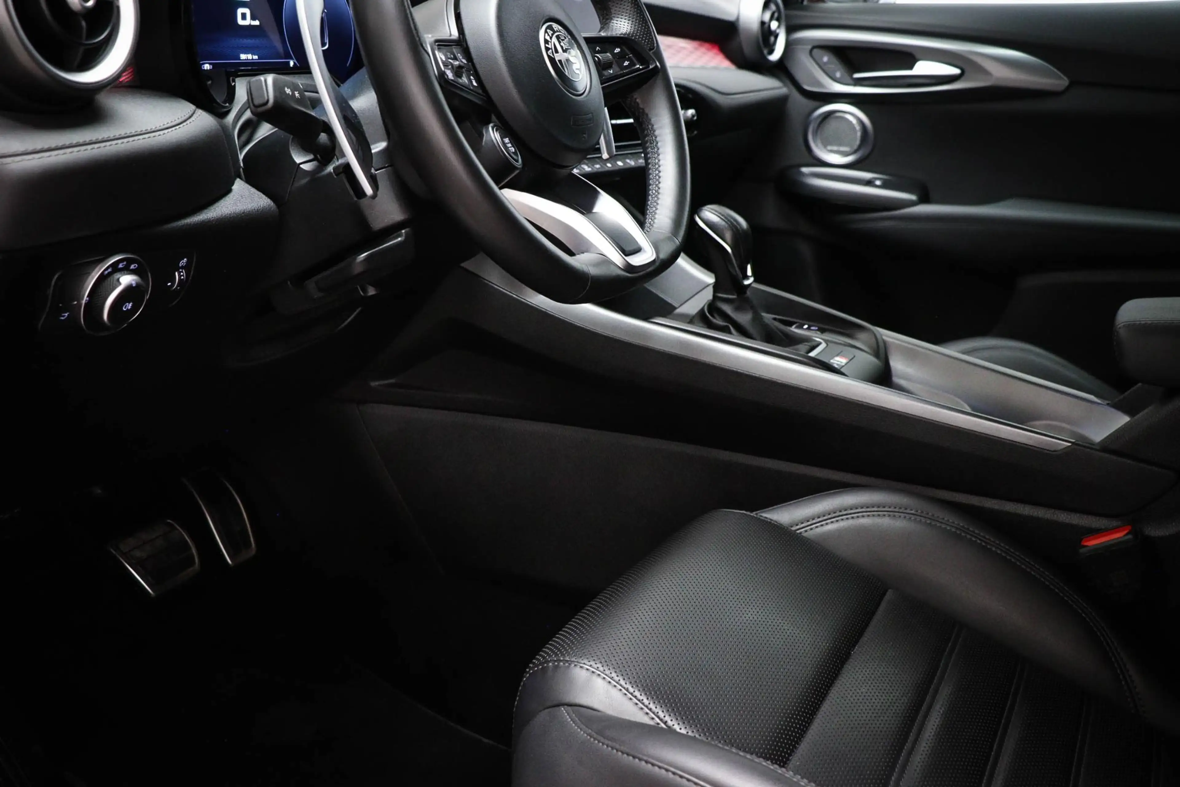 Alfa Romeo Tonale 1.5T Hybrid Edizione Speciale | LEDER / WINTER- PA — photo 32