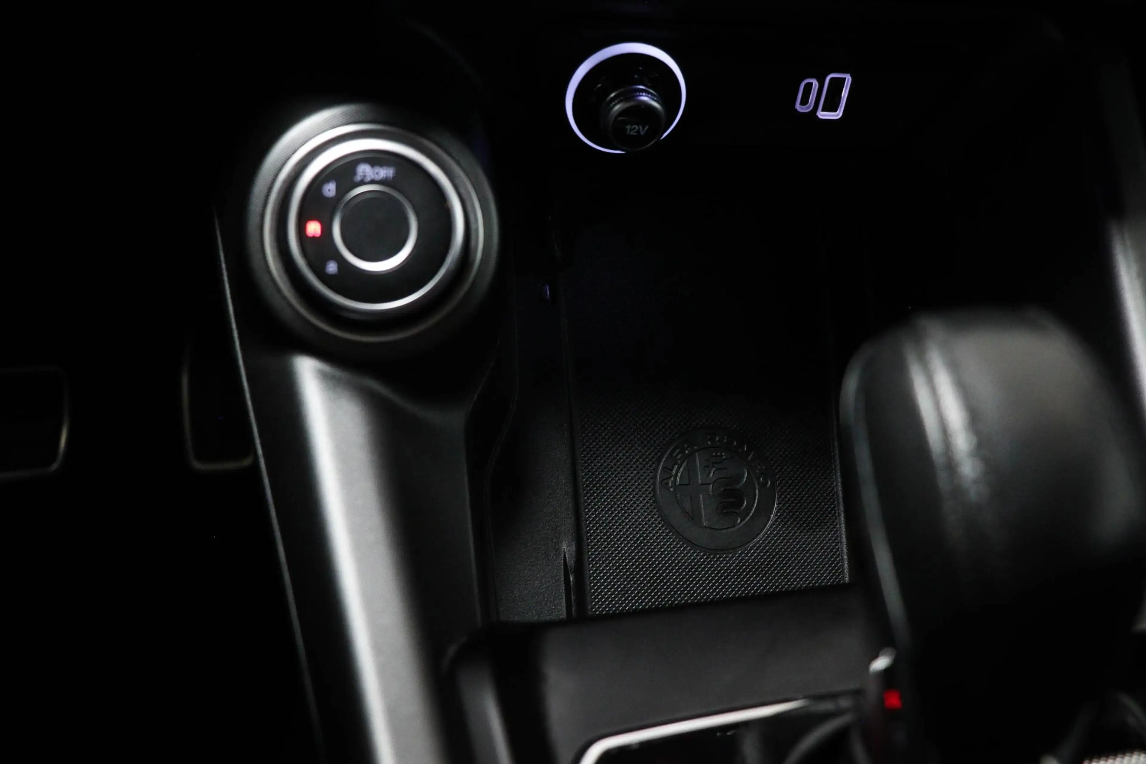 Alfa Romeo Tonale 1.5T Hybrid Edizione Speciale | LEDER / WINTER- PA — photo 41