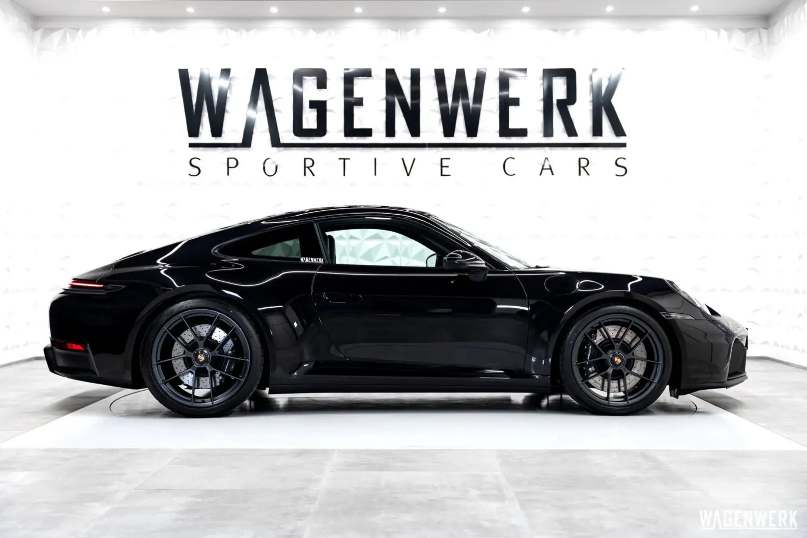 Porsche 992 992.2 Carrera GTS 3.6 T-Hybrid GTS-PAKET PRIVACY Schwarz - 2