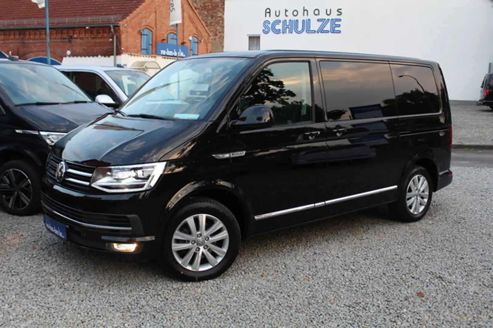 Volkswagen T6 Multivan Highline 150PS DSG LED AHK Standhzg Schwarz - 1