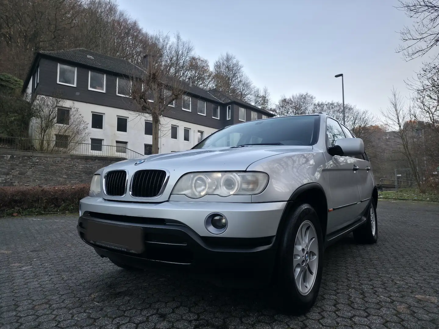 BMW X5 3.0 i Silber - 2