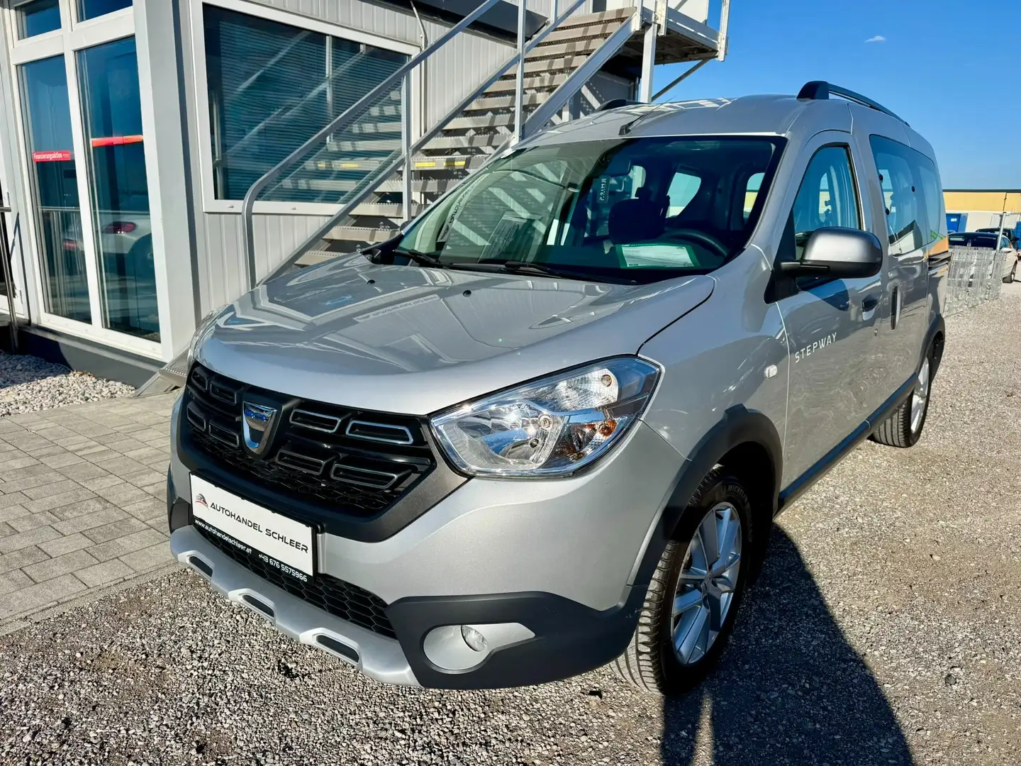 Dacia Dokker STEPWAY 1.5 DIESEL Silber - 1