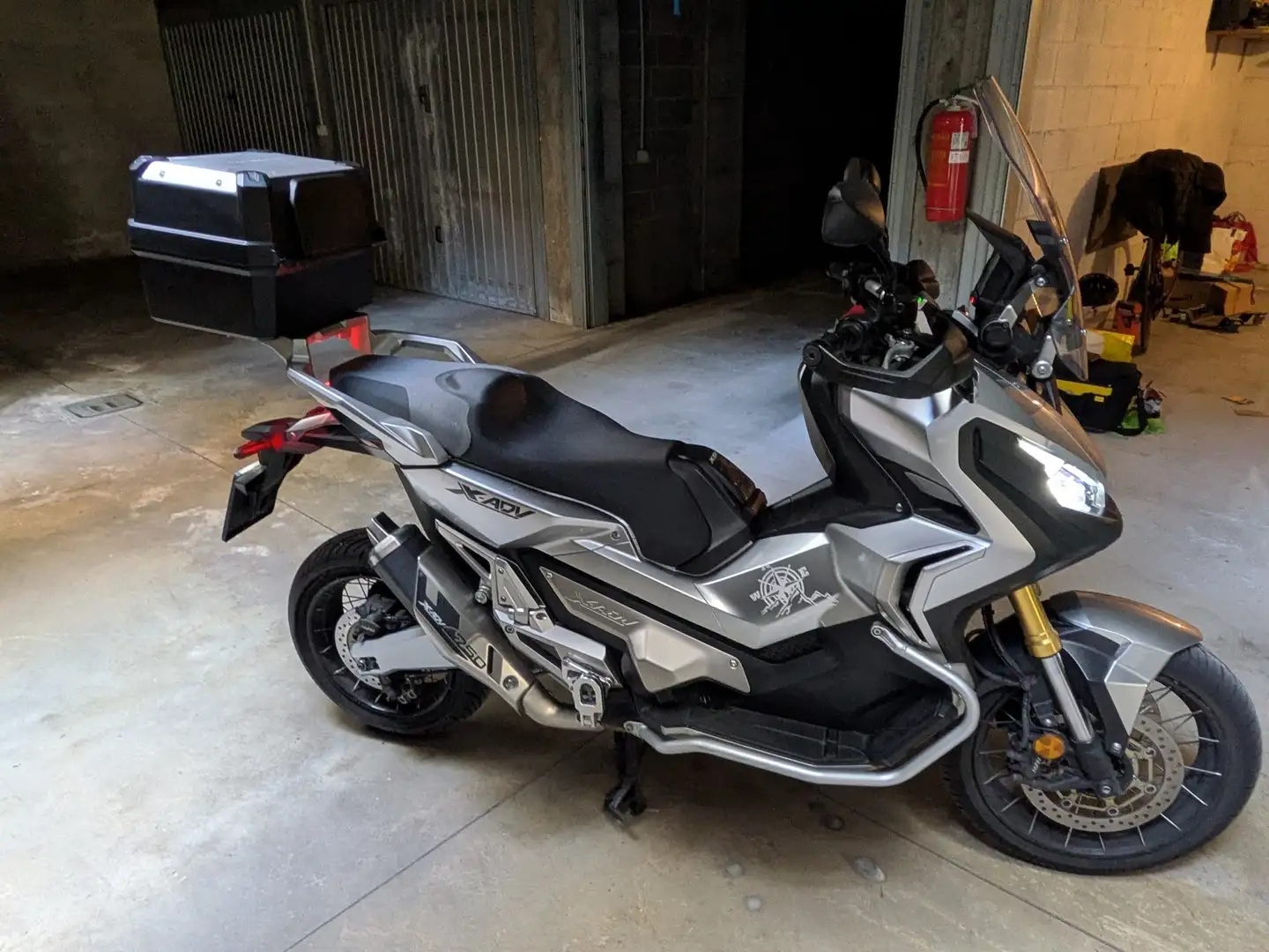 Honda X-ADV 750 Gri - 1