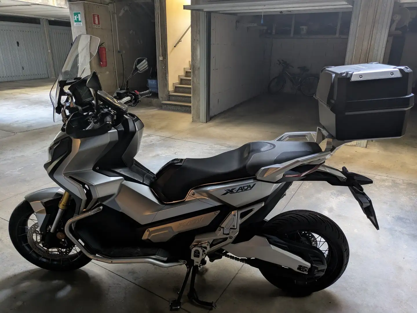 Honda X-ADV 750 Gri - 2