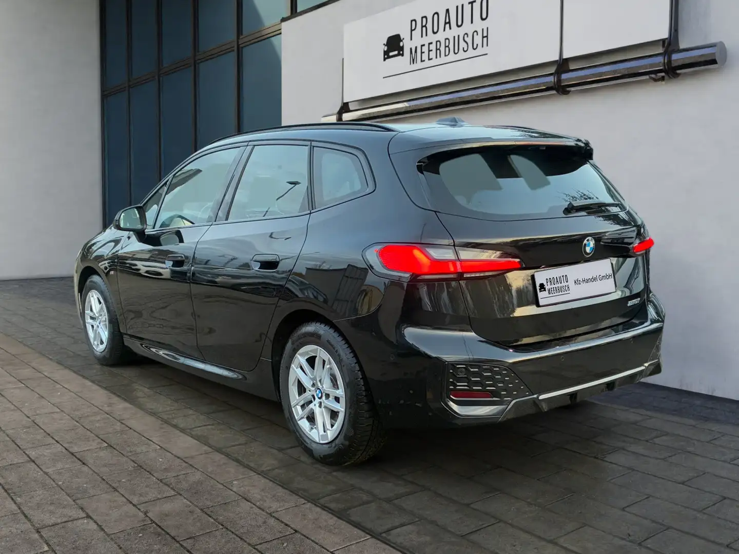 BMW 218 i Active Tourer M SPORT AHK/ACC/HUD/MEMORY Zwart - 2