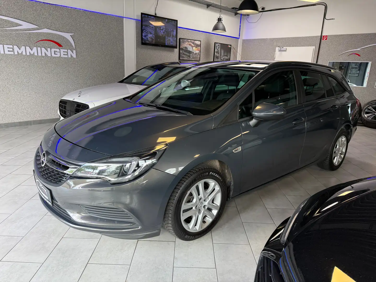 Opel Astra 1.6 SportsTourer Edition*12M.Garantie*Finanzierung Gris - 1