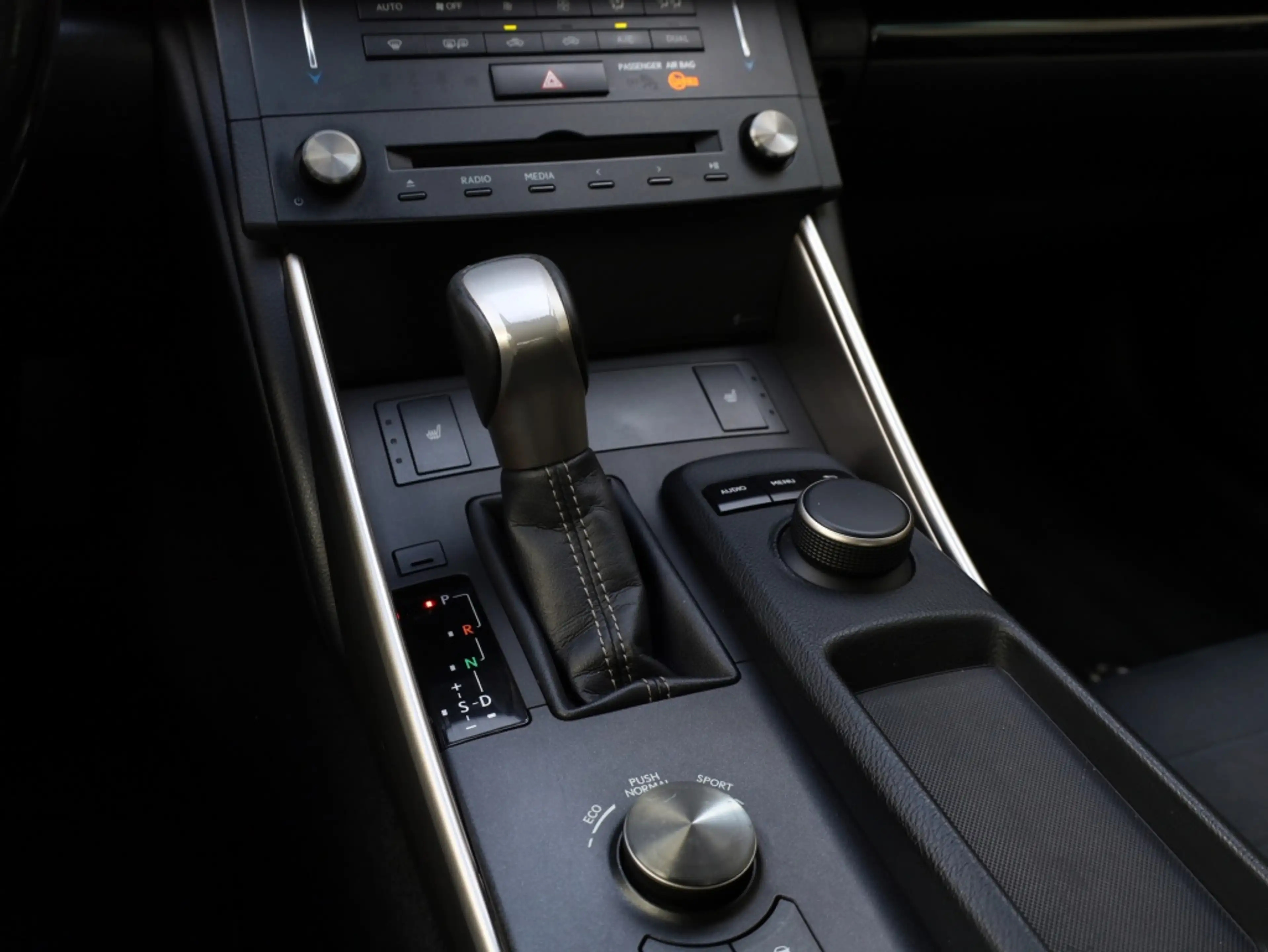 Lexus IS 300 300h Sport Edition | Keyless | Parkeersensoren | S