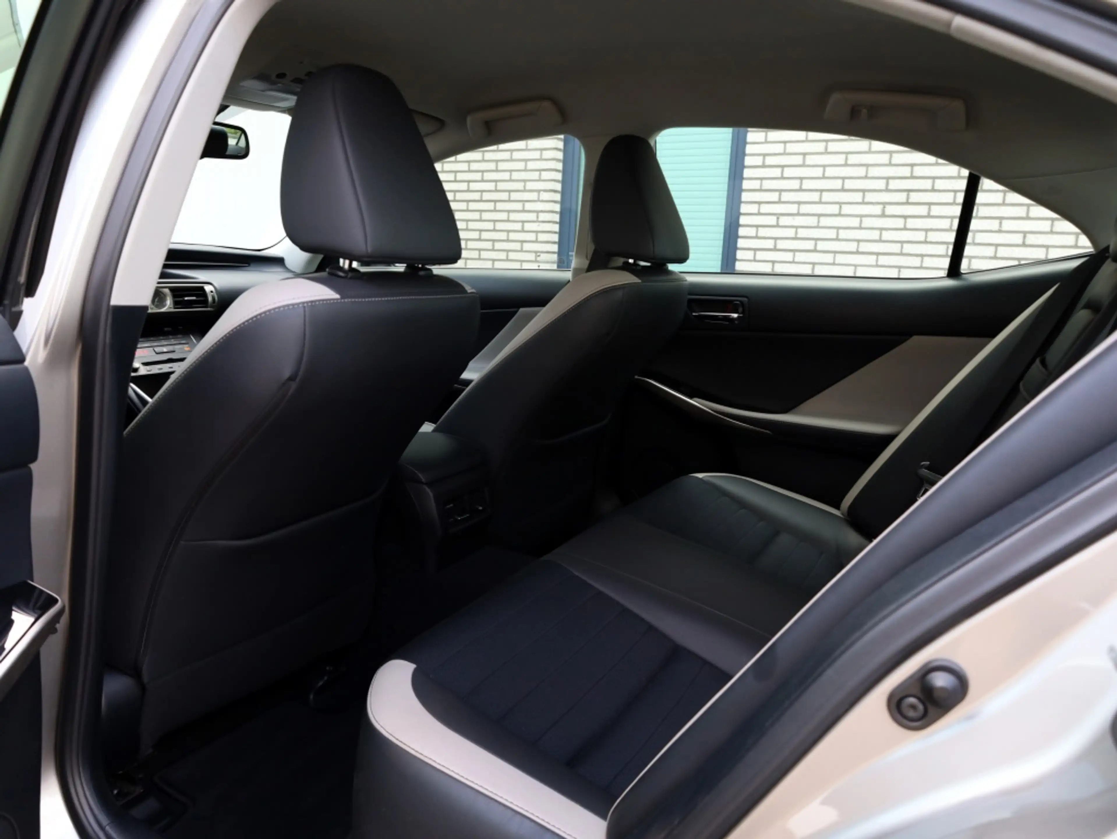 Lexus IS 300 300h Sport Edition | Keyless | Parkeersensoren | S — photo 29