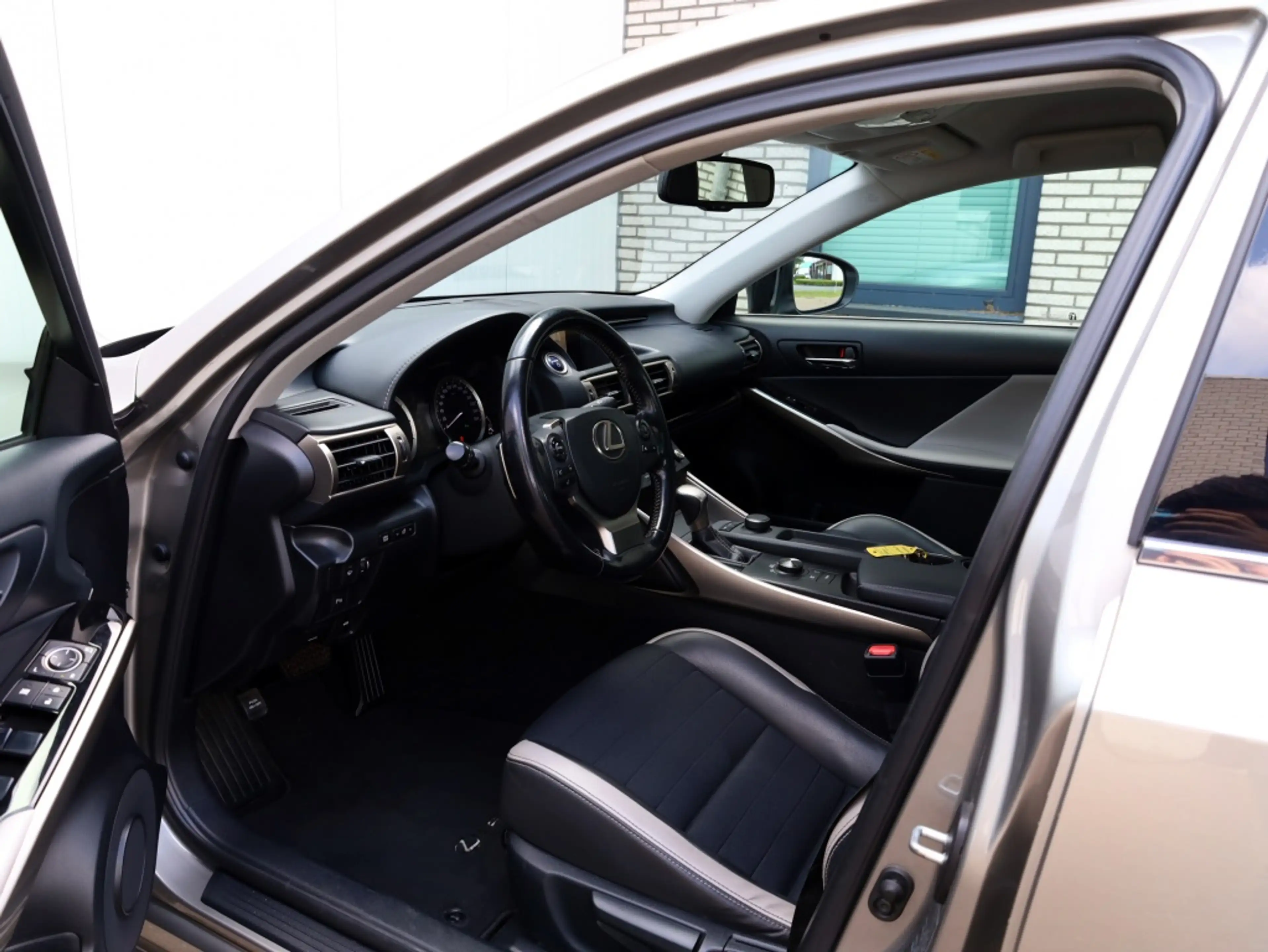 Lexus IS 300 300h Sport Edition | Keyless | Parkeersensoren | S — photo 26