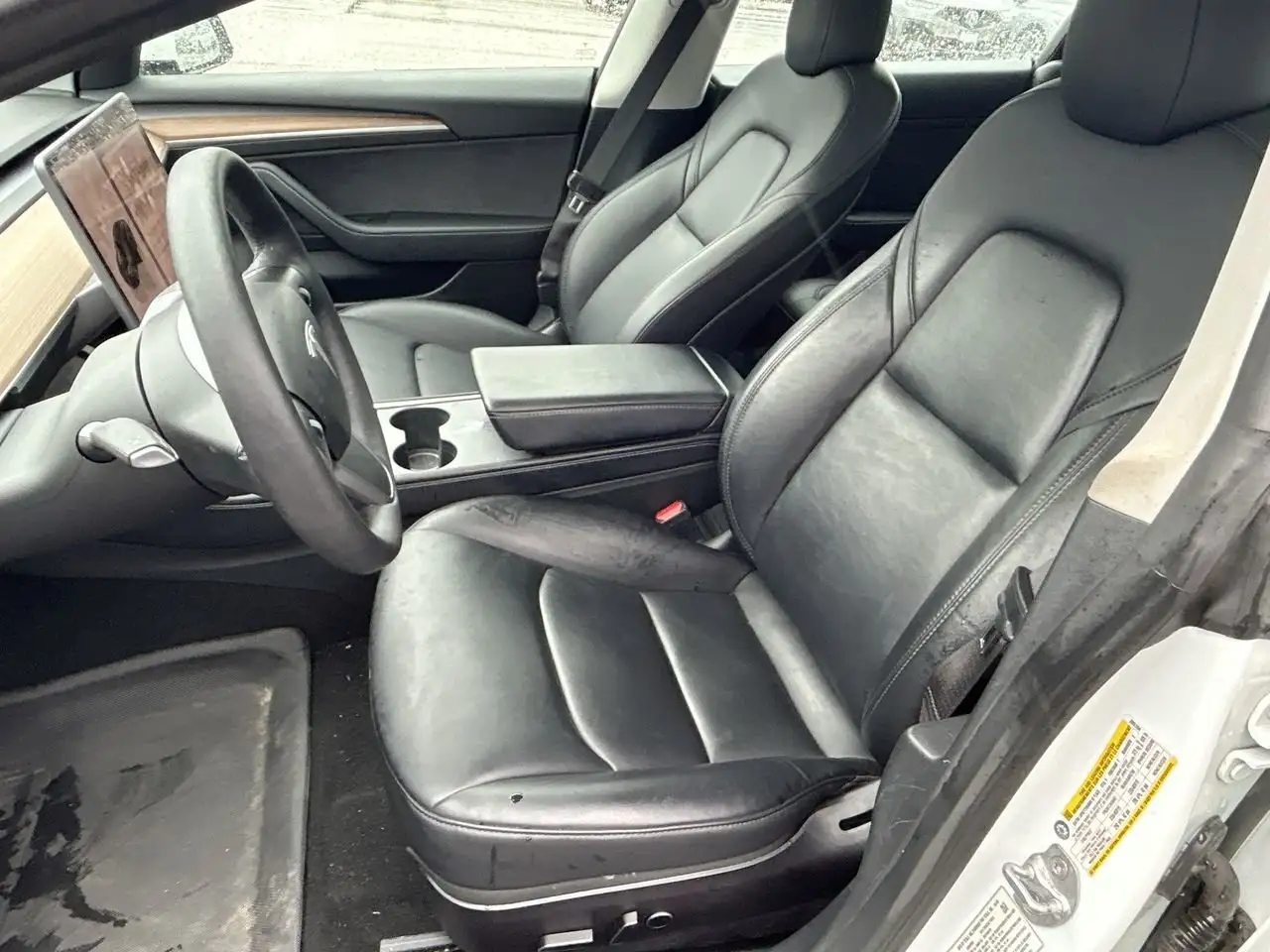 Tesla Model 3 снимка Tesla Model 3