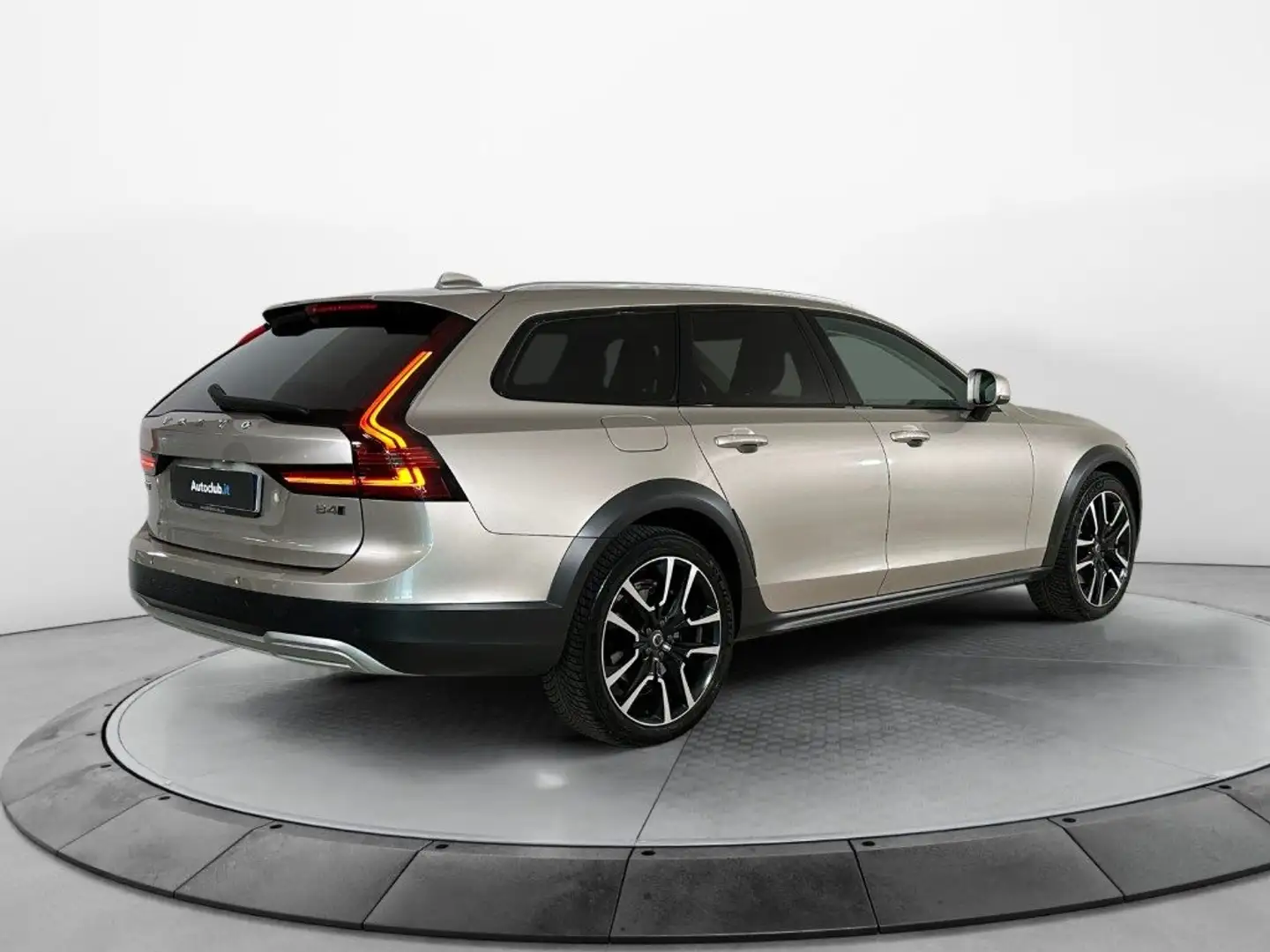 Volvo V90 Cross Country B4 AWD Plus Argintiu - 2