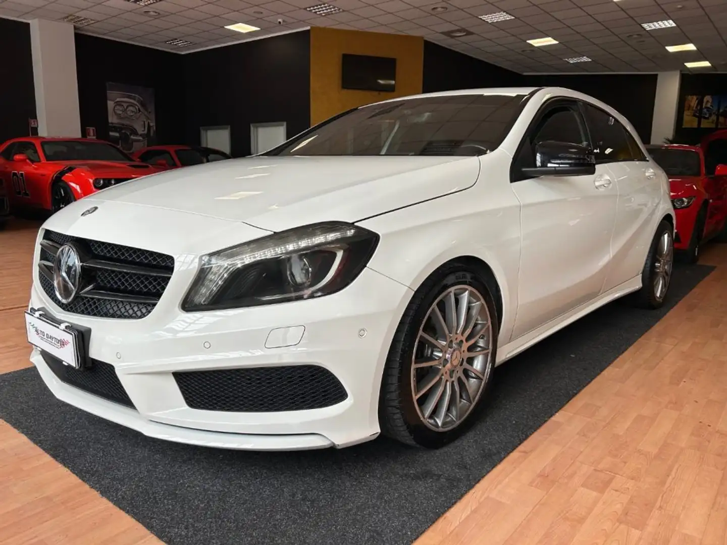 Mercedes-Benz A 180 Premium AMG (NEOPATENTATI) Weiß - 2