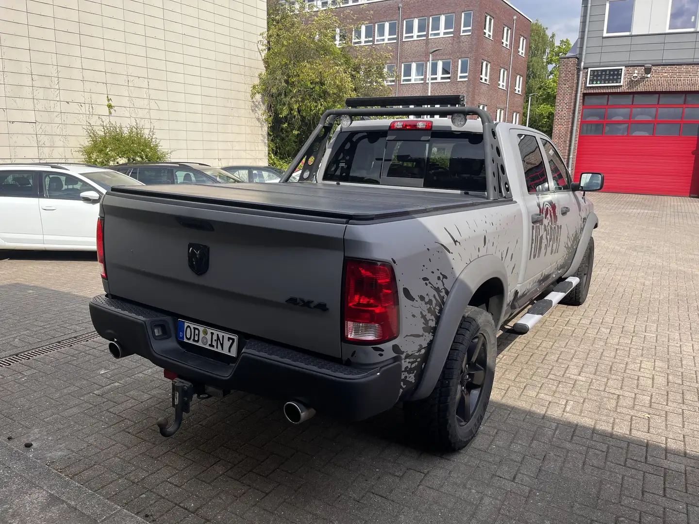 Dodge RAM Gris - 2