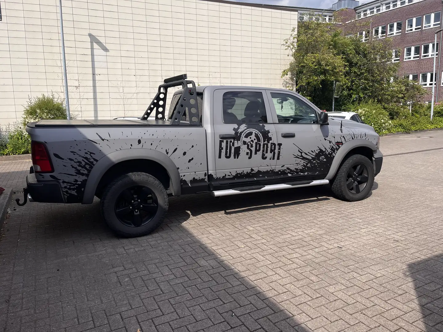 Dodge RAM Gris - 1