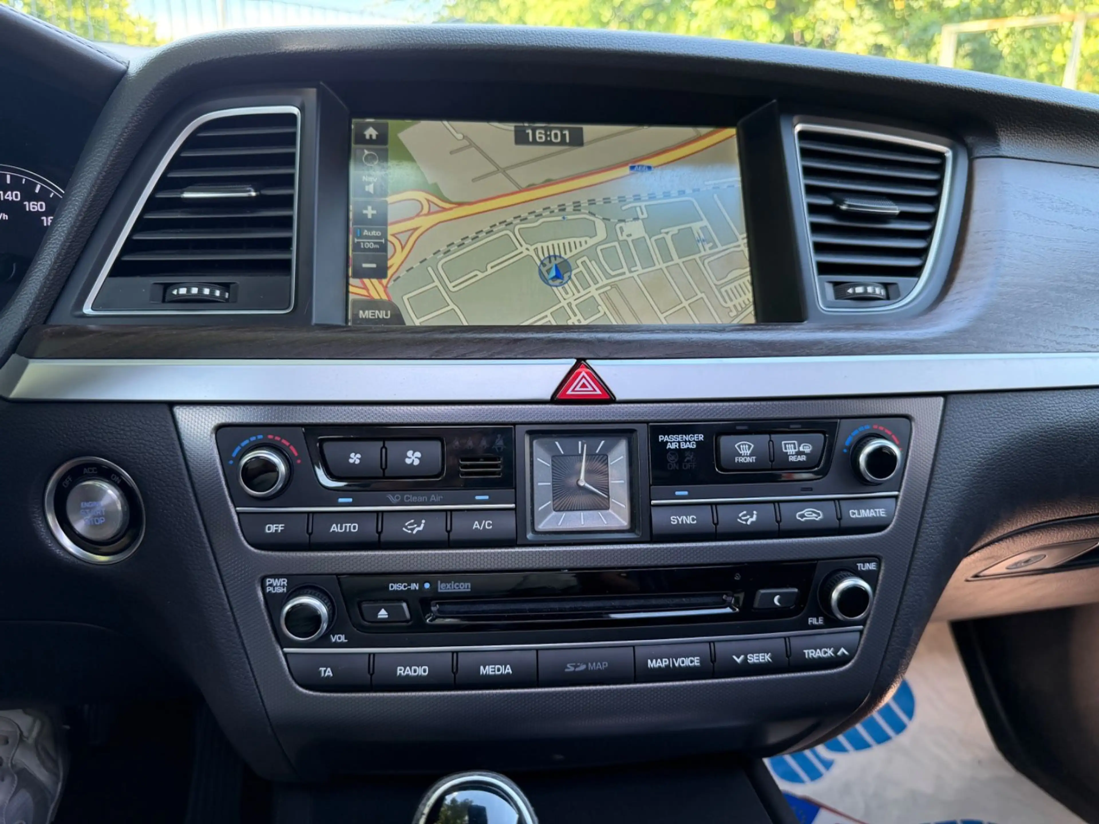 Hyundai Genesis Basis PANO~HUD~LEDER~360°~NAVI~EU5 — photo 10