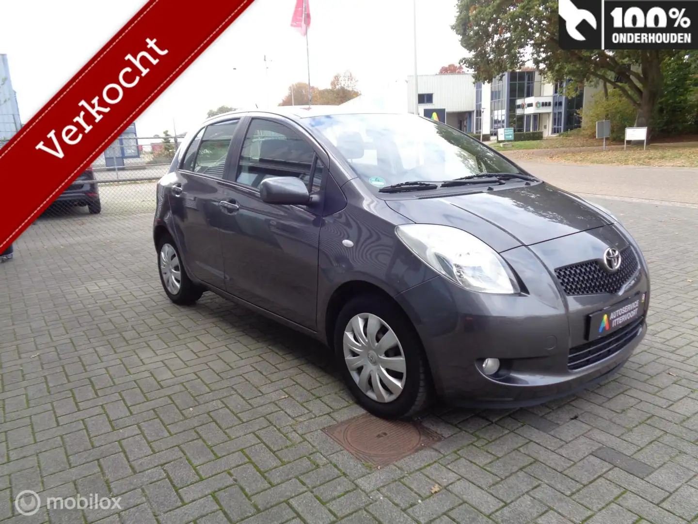 Toyota Yaris 1.3 VVTi Sol Grijs - 2