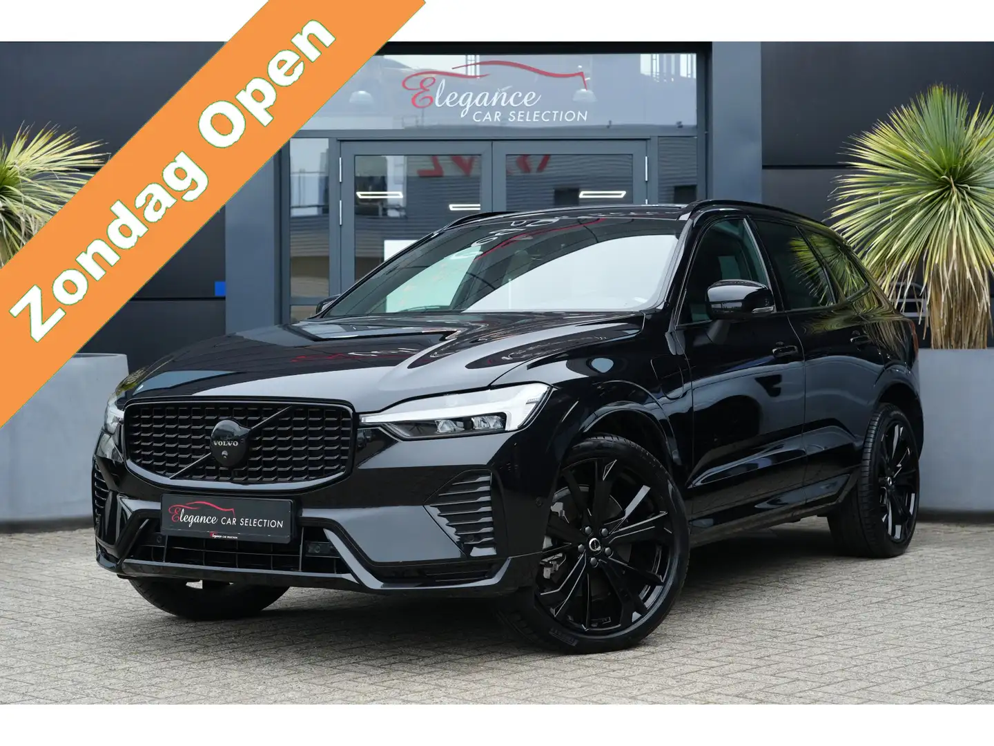 Volvo XC60 2.0 T6 Recharge AWD Plus Black Edition 350pk Panor Zwart - 1