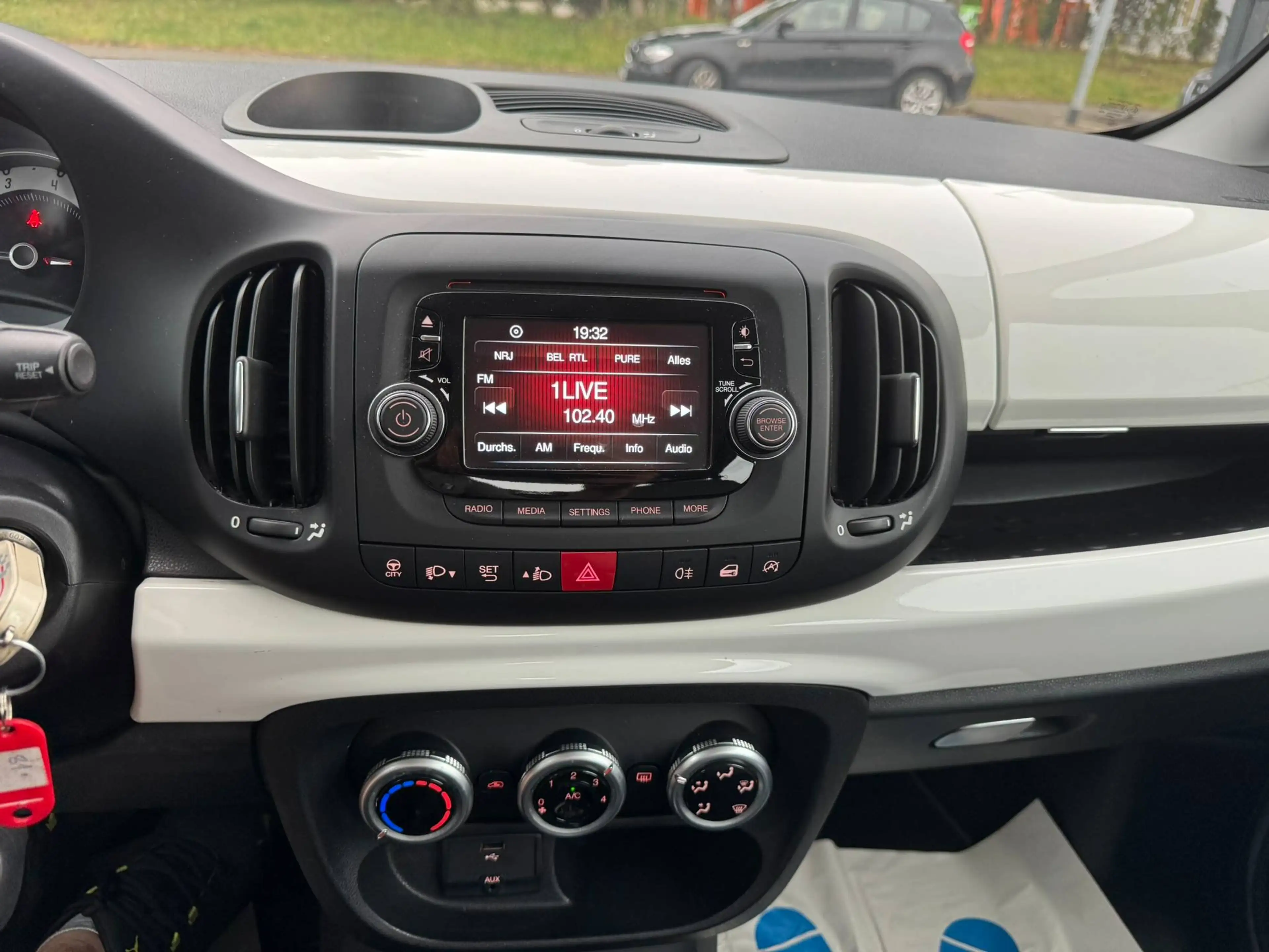 Fiat 500L Pop Star — photo 13
