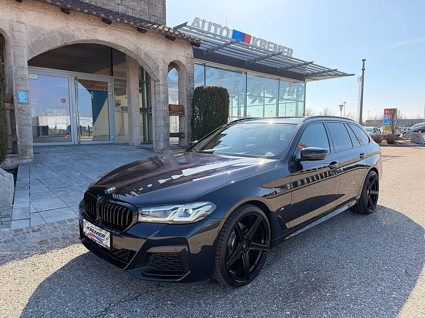 BMW 520 d Touring Aut. LCI M-PAKET/H&K/PANO/360°/HUD/LE... Schwarz - 2