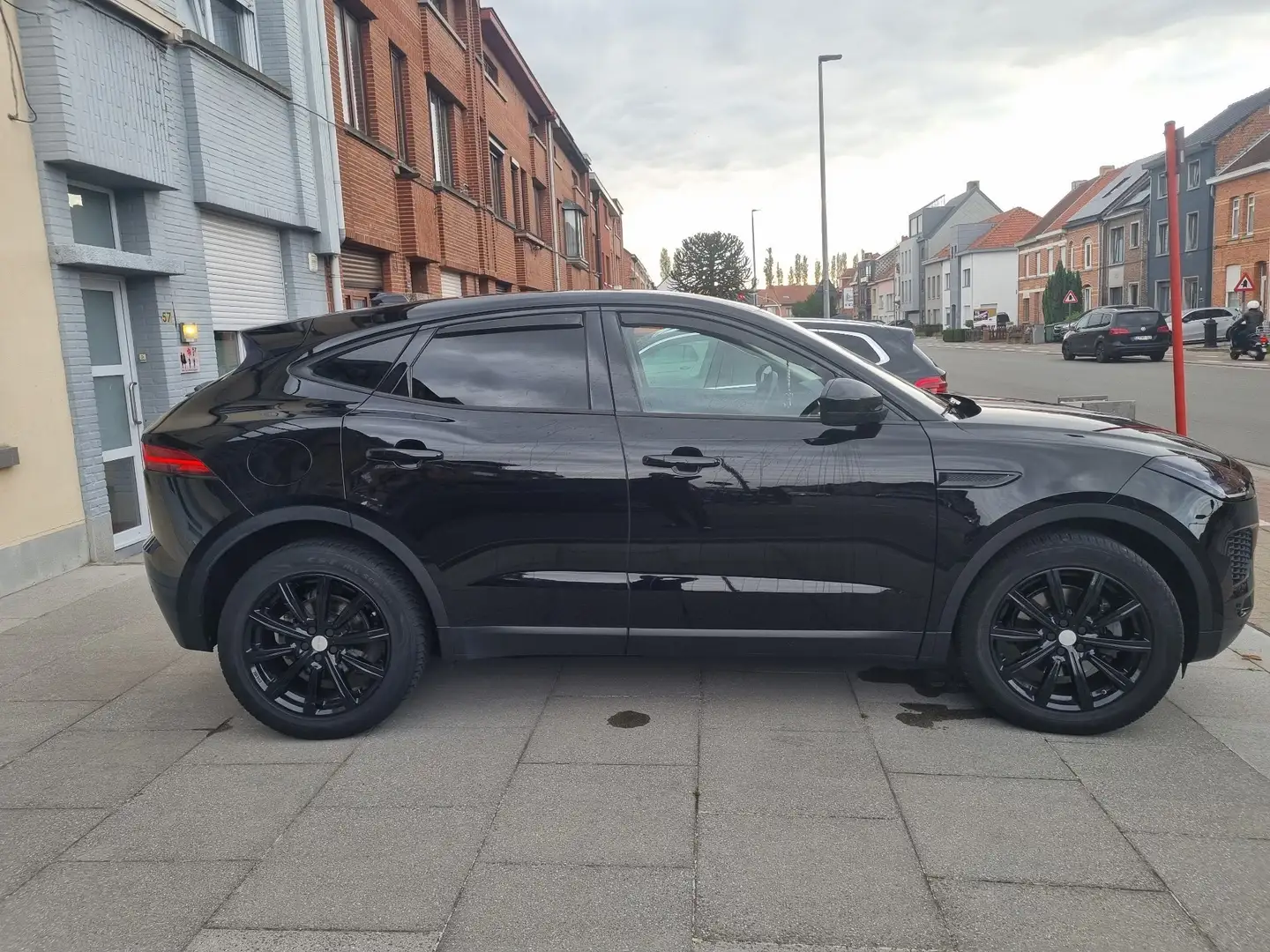 Jaguar E-Pace D150 AWD Zwart - 2