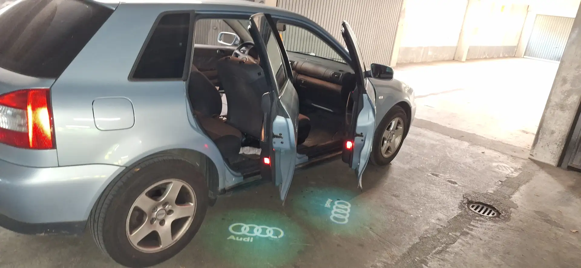 Audi A3 A3 1.8 Attraction Синий - 1