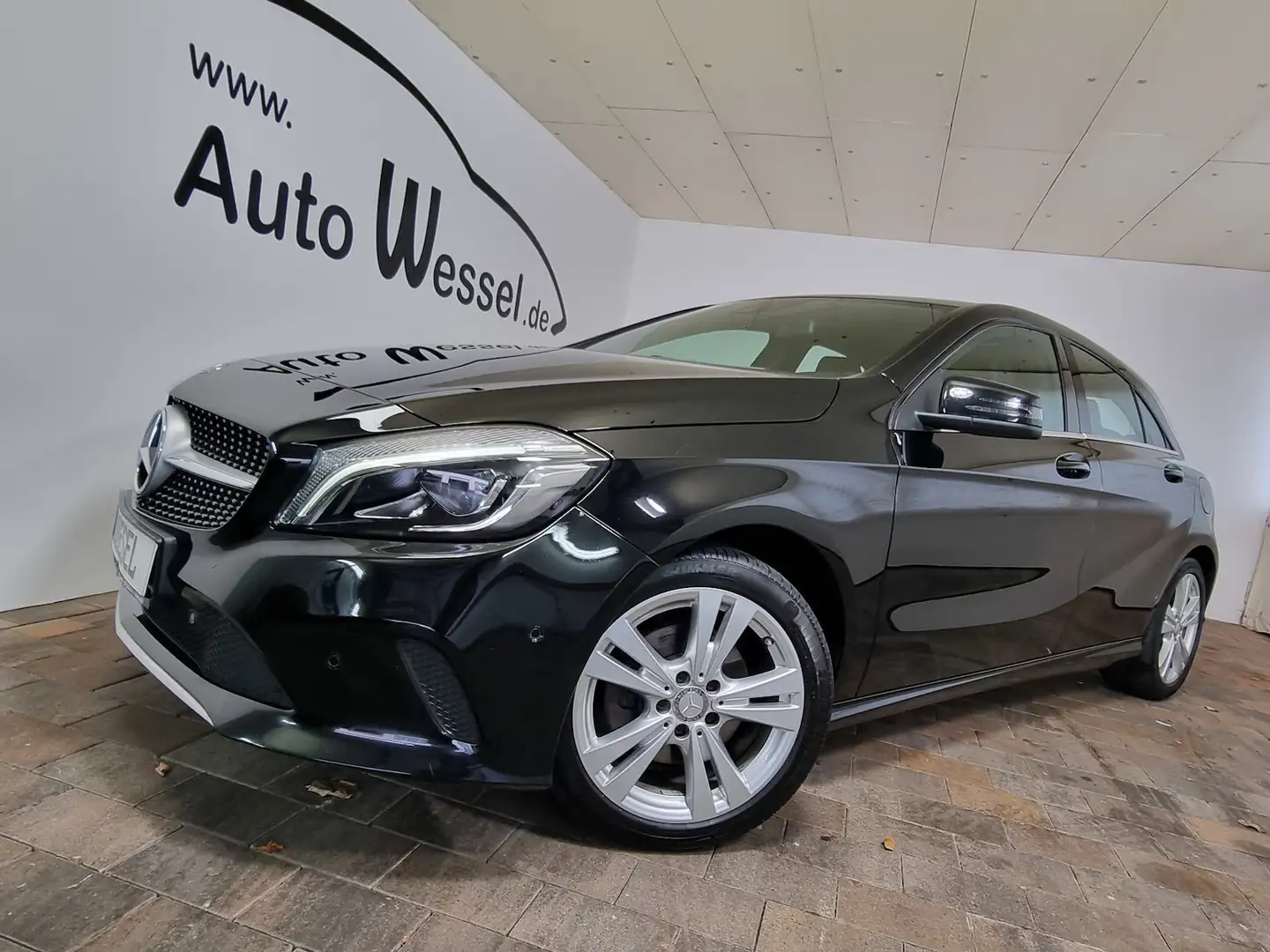 Mercedes-Benz A 200 d CDI Urban LED SHZ AHK Navi Klima Spur Negro - 1