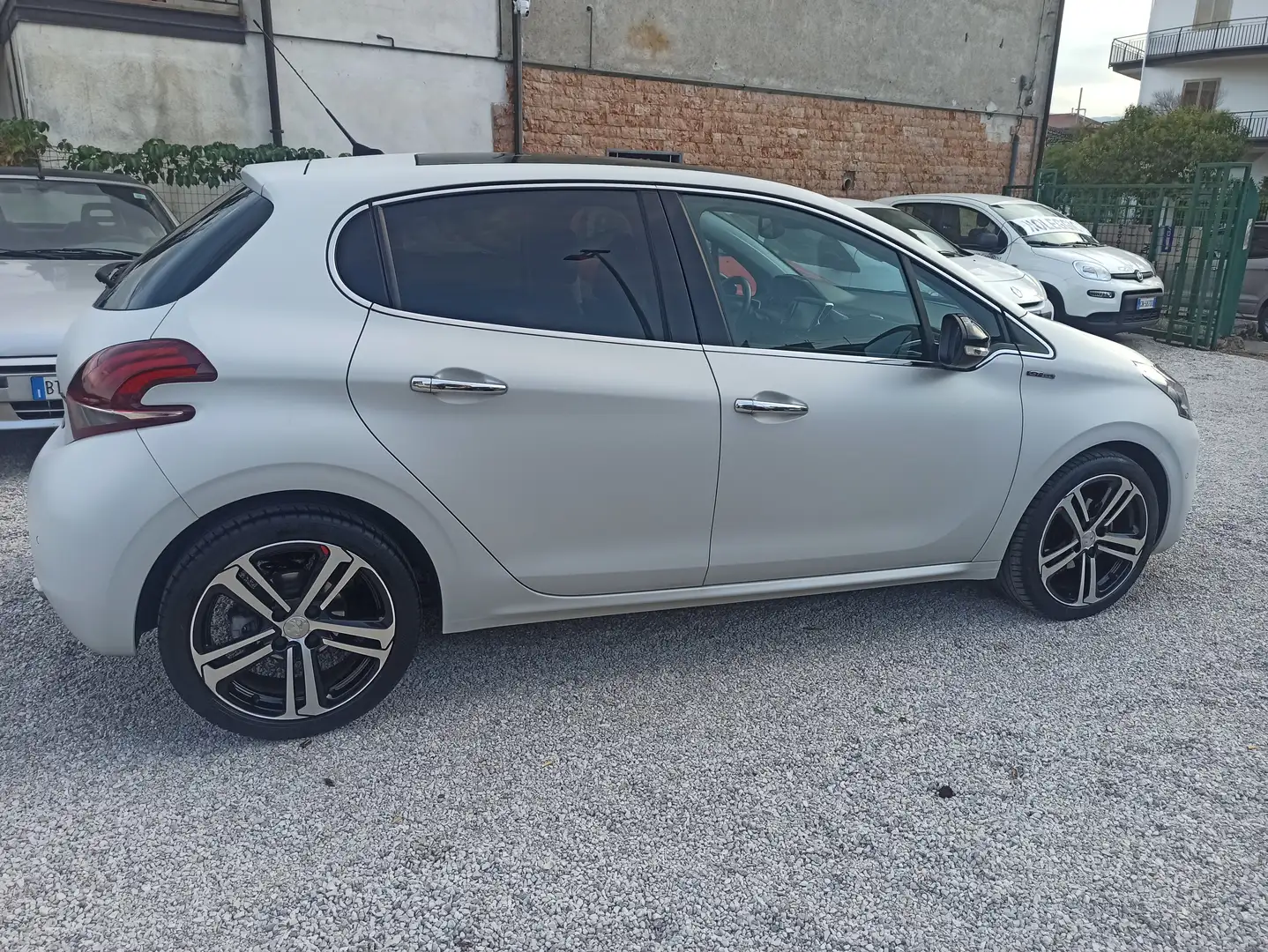 Peugeot 208 208 5p 1.6 bluehdi GT Line Ice White 100cv Blanc - 2