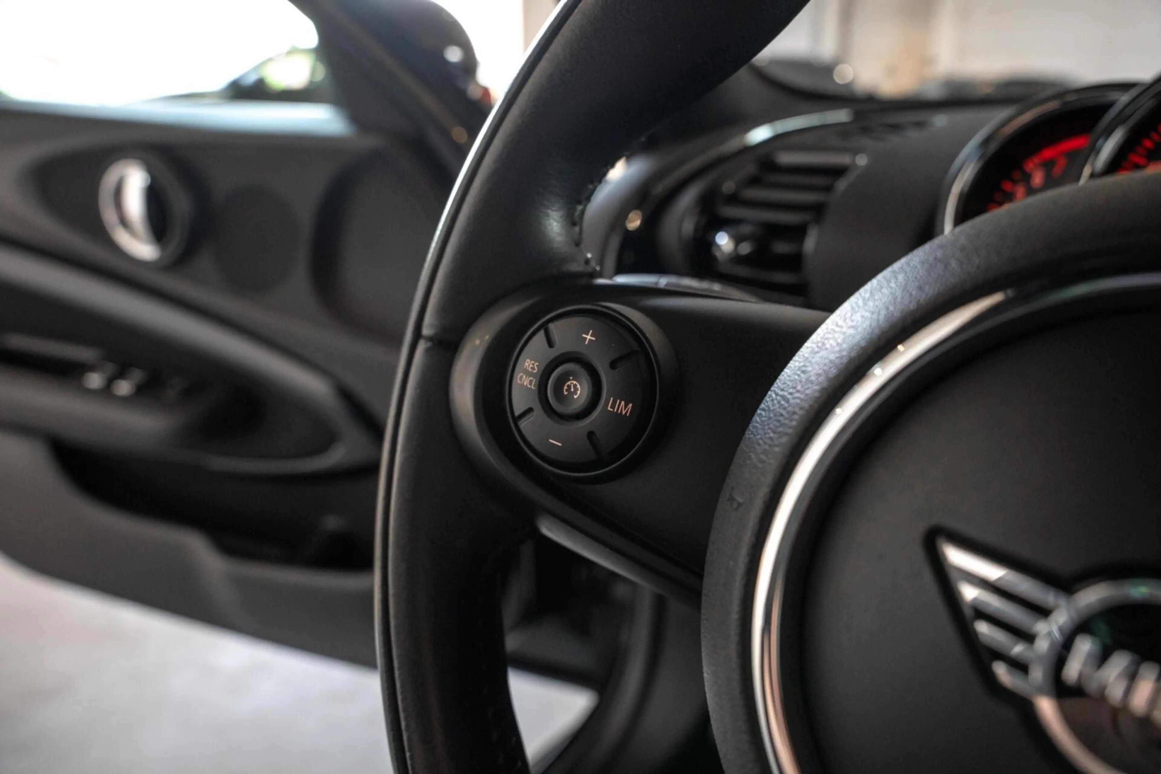 MINI One Clubman Business / Climate / Sportstoelen / PDC Achter — photo 30