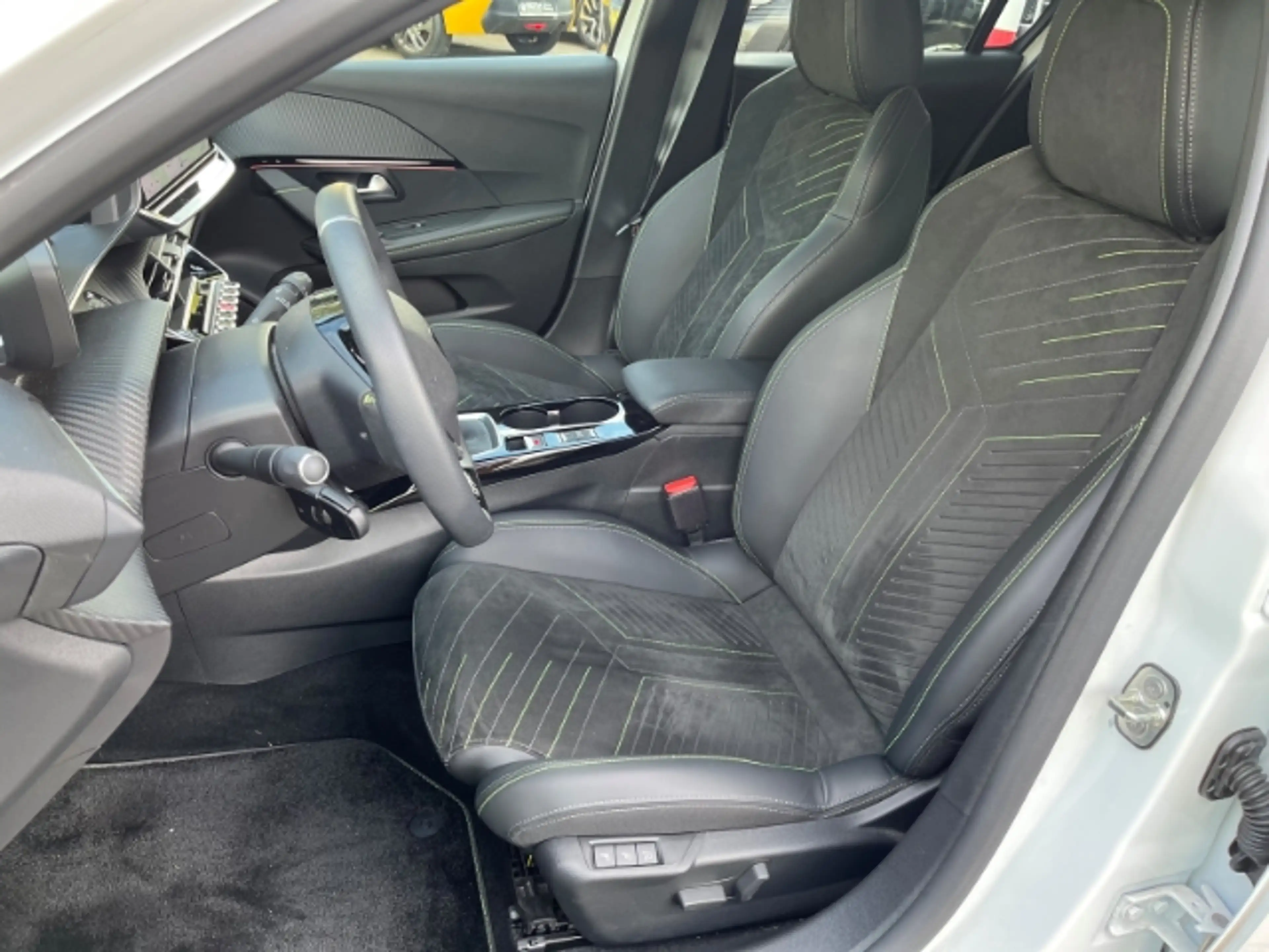 Peugeot 208 GT Navi Klima Kamera LED LM-felgen — photo 11