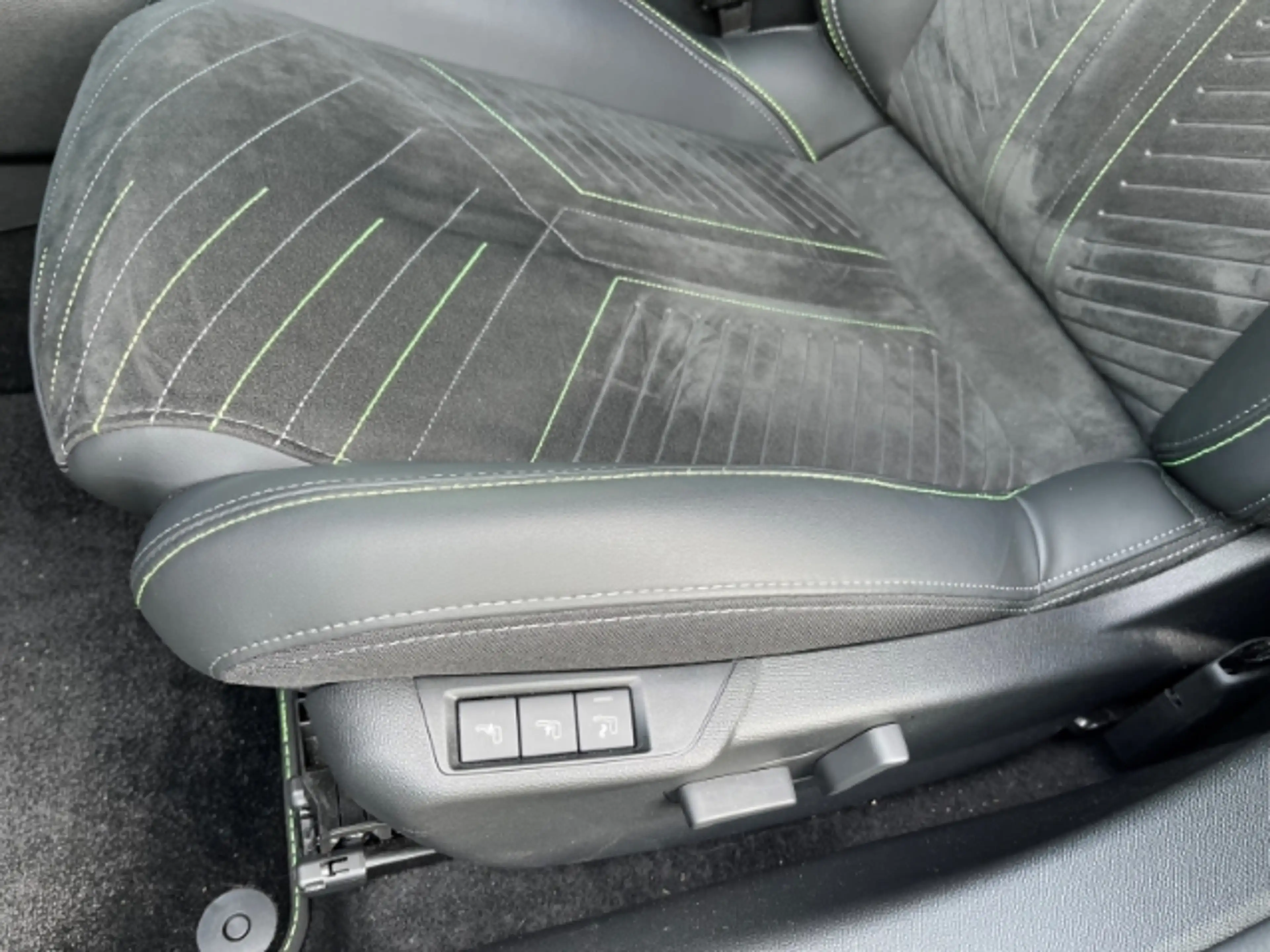 Peugeot 208 GT Navi Klima Kamera LED LM-felgen — photo 12