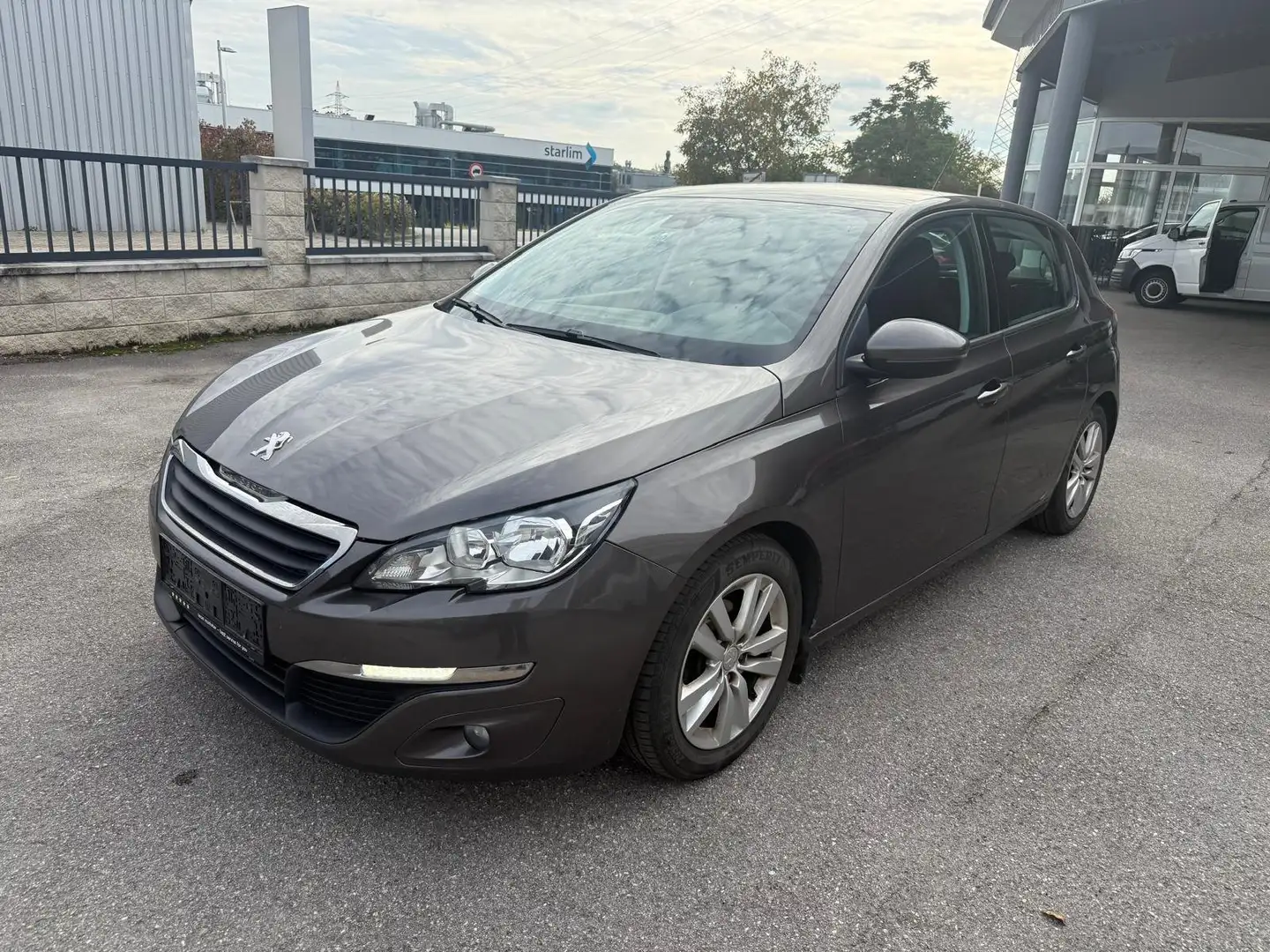 Peugeot 308 Active Braun - 1