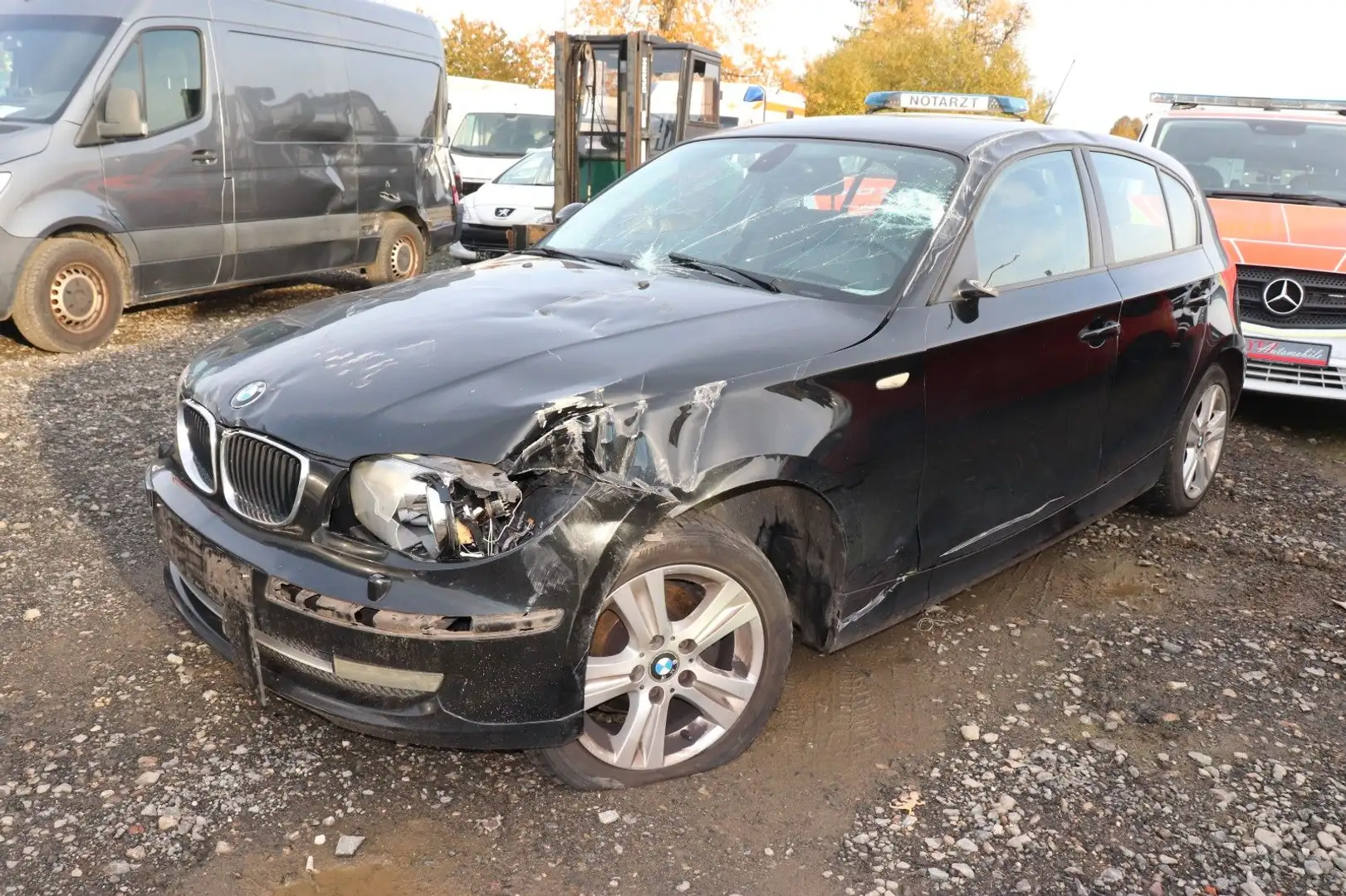 BMW 118 1 Limousine 118d Schwarz - 1