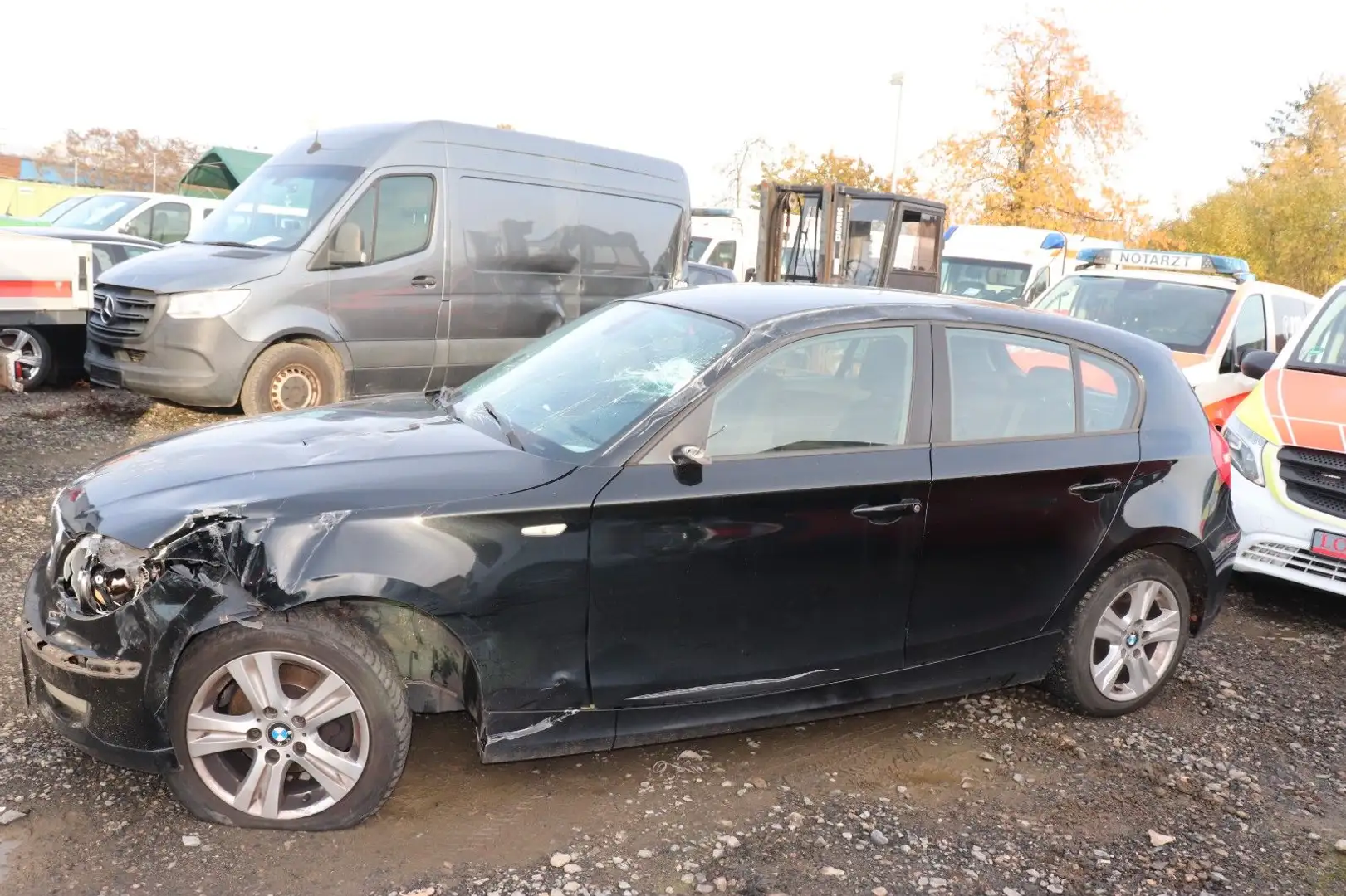 BMW 118 1 Limousine 118d Schwarz - 2