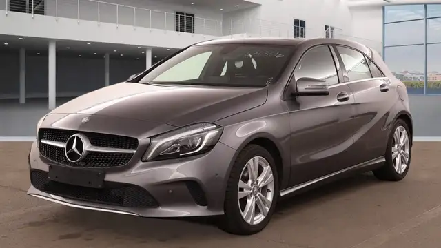 Mercedes-Benz A 180 LED Sitzhz Teilleder PDC vo+ht PANORAMA