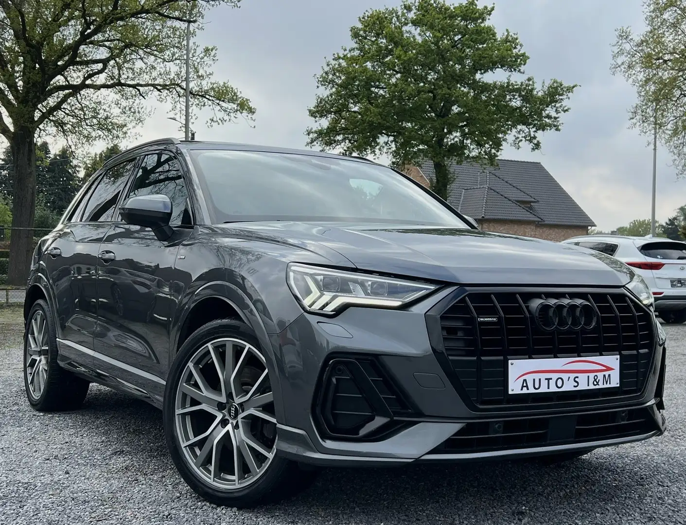 Audi Q3 45TFSI Quattro S line S tronic Pano 75Dkm BTW Full Grijs - 2